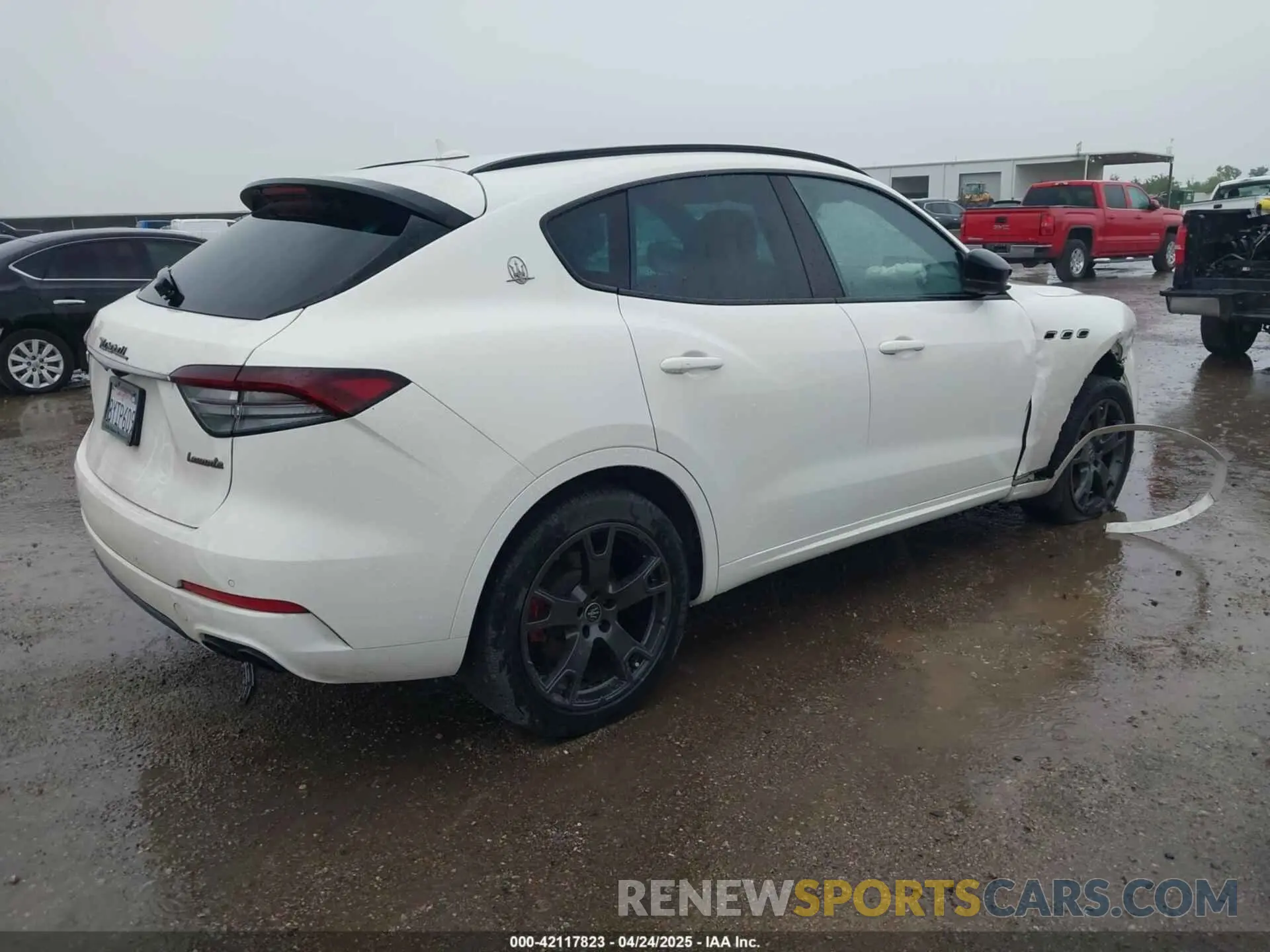 4 Photograph of a damaged car ZN661XUA8MX374158 MASERATI LEVANTE 2021