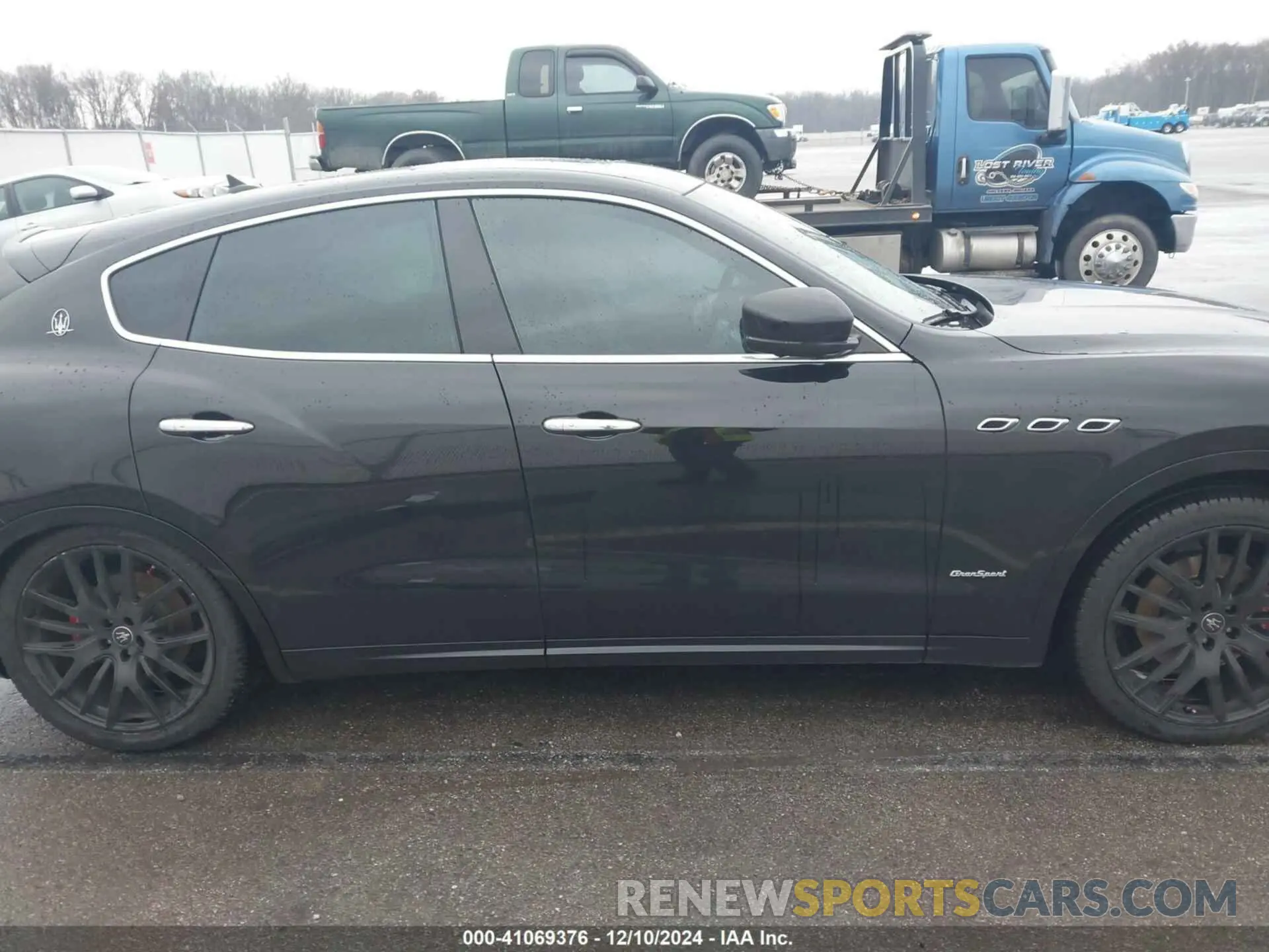13 Photograph of a damaged car ZN661XUS5MX363563 MASERATI LEVANTE 2021