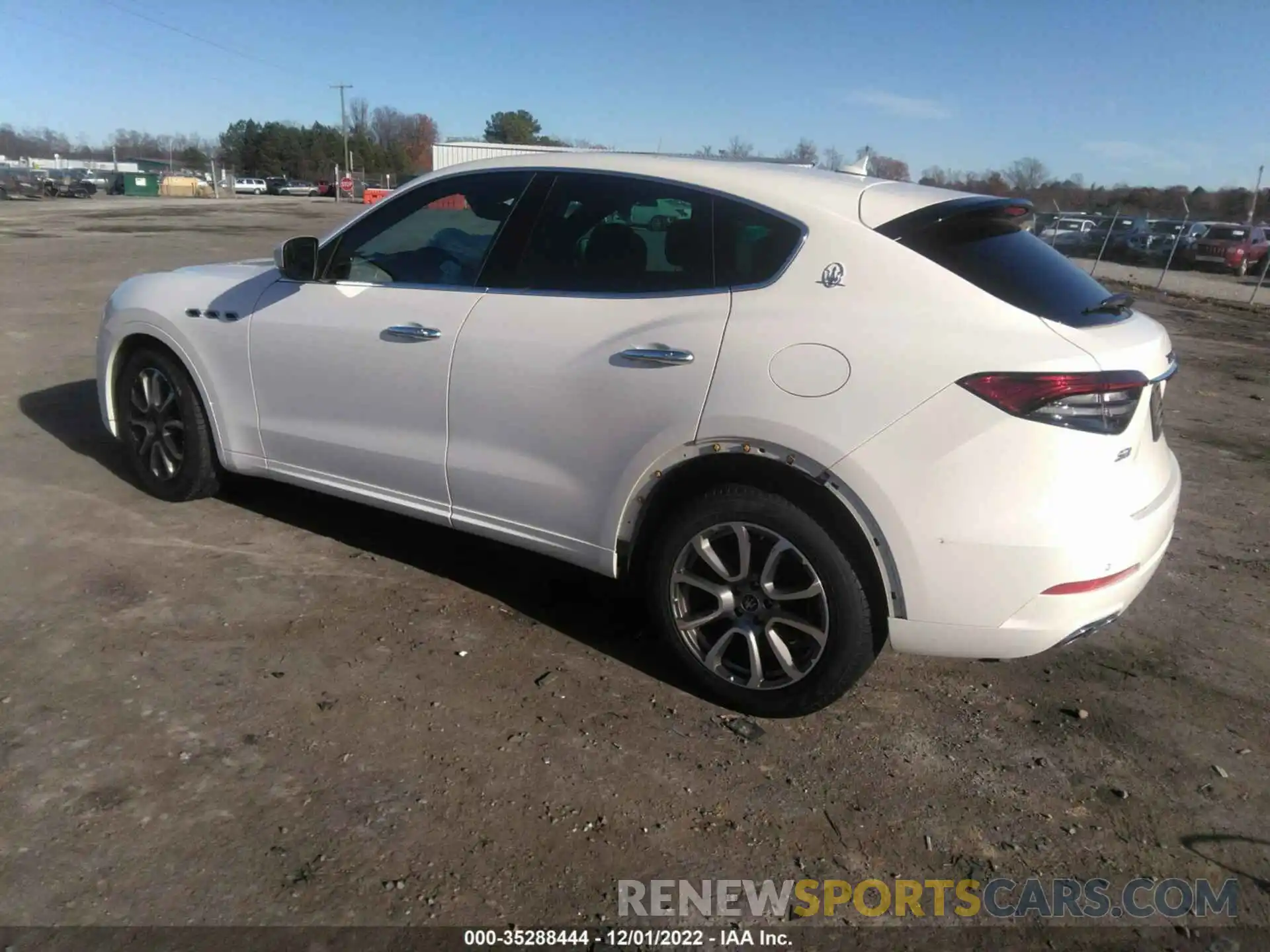 3 Photograph of a damaged car ZN661YUA7MX370284 MASERATI LEVANTE 2021