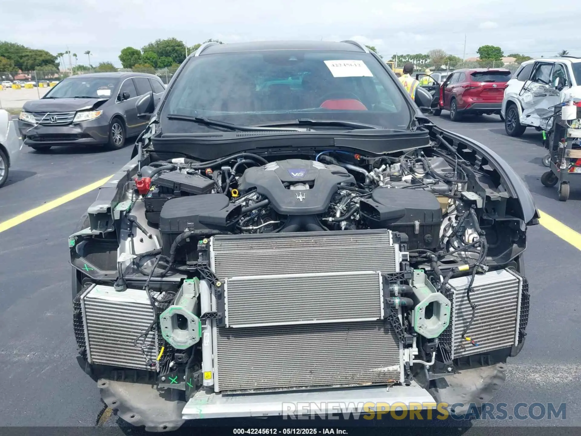 11 Photograph of a damaged car ZN661YULXMX372645 MASERATI LEVANTE 2021