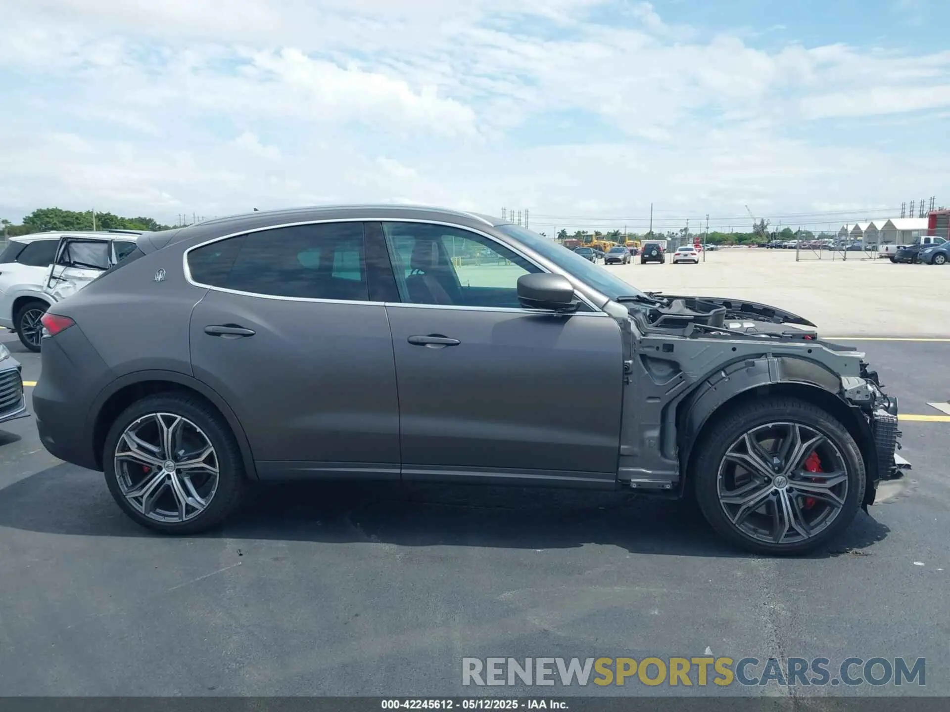 12 Photograph of a damaged car ZN661YULXMX372645 MASERATI LEVANTE 2021