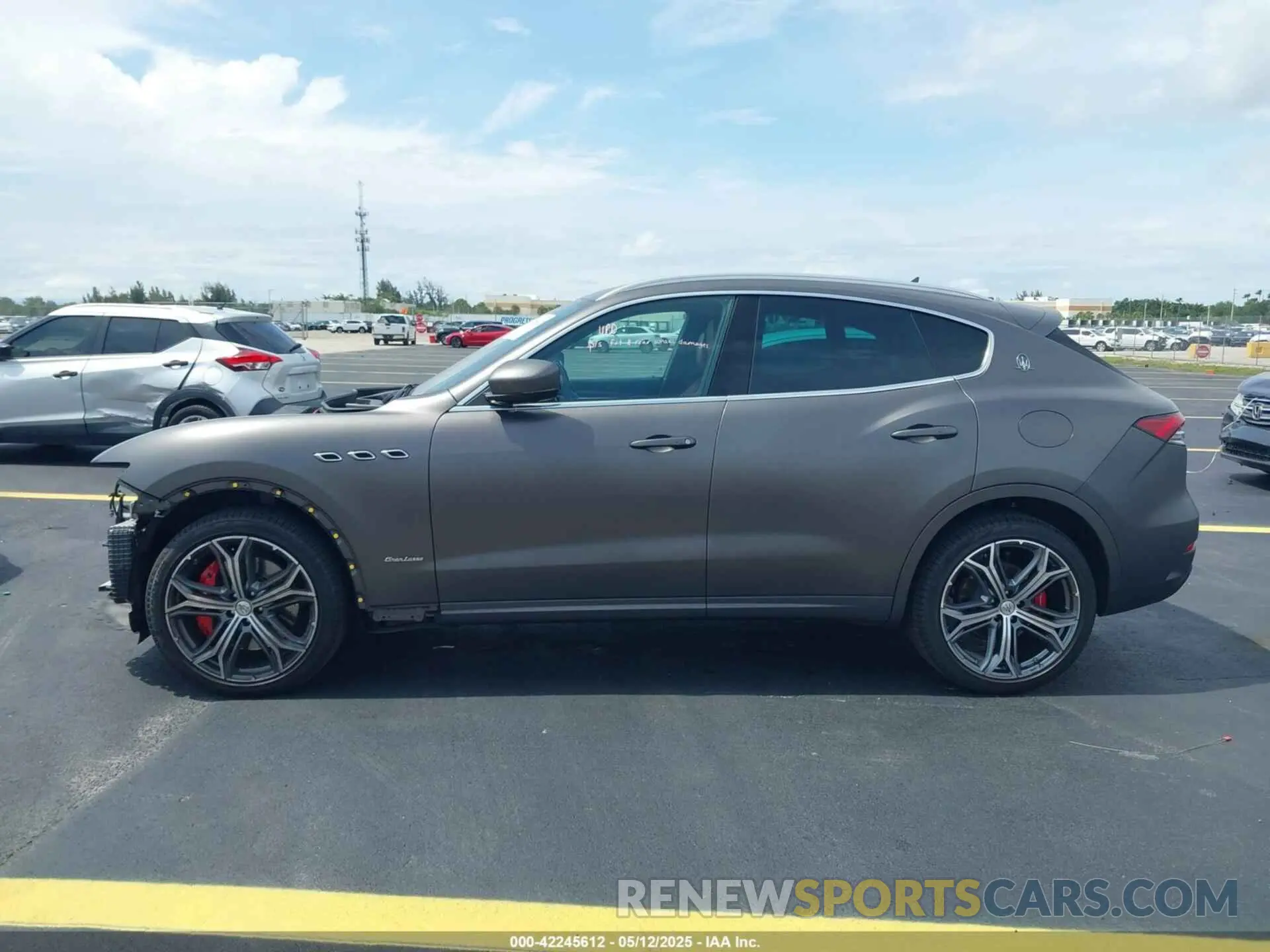 13 Photograph of a damaged car ZN661YULXMX372645 MASERATI LEVANTE 2021