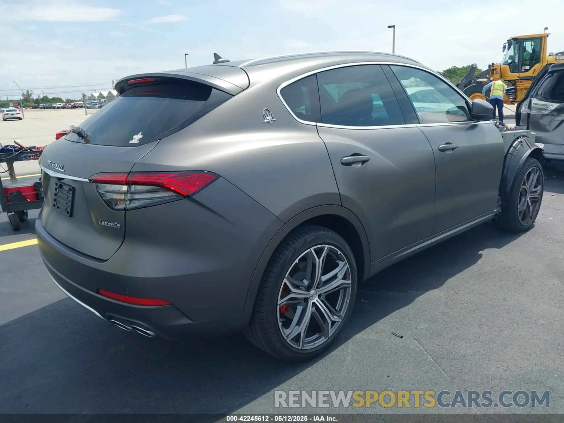 4 Photograph of a damaged car ZN661YULXMX372645 MASERATI LEVANTE 2021