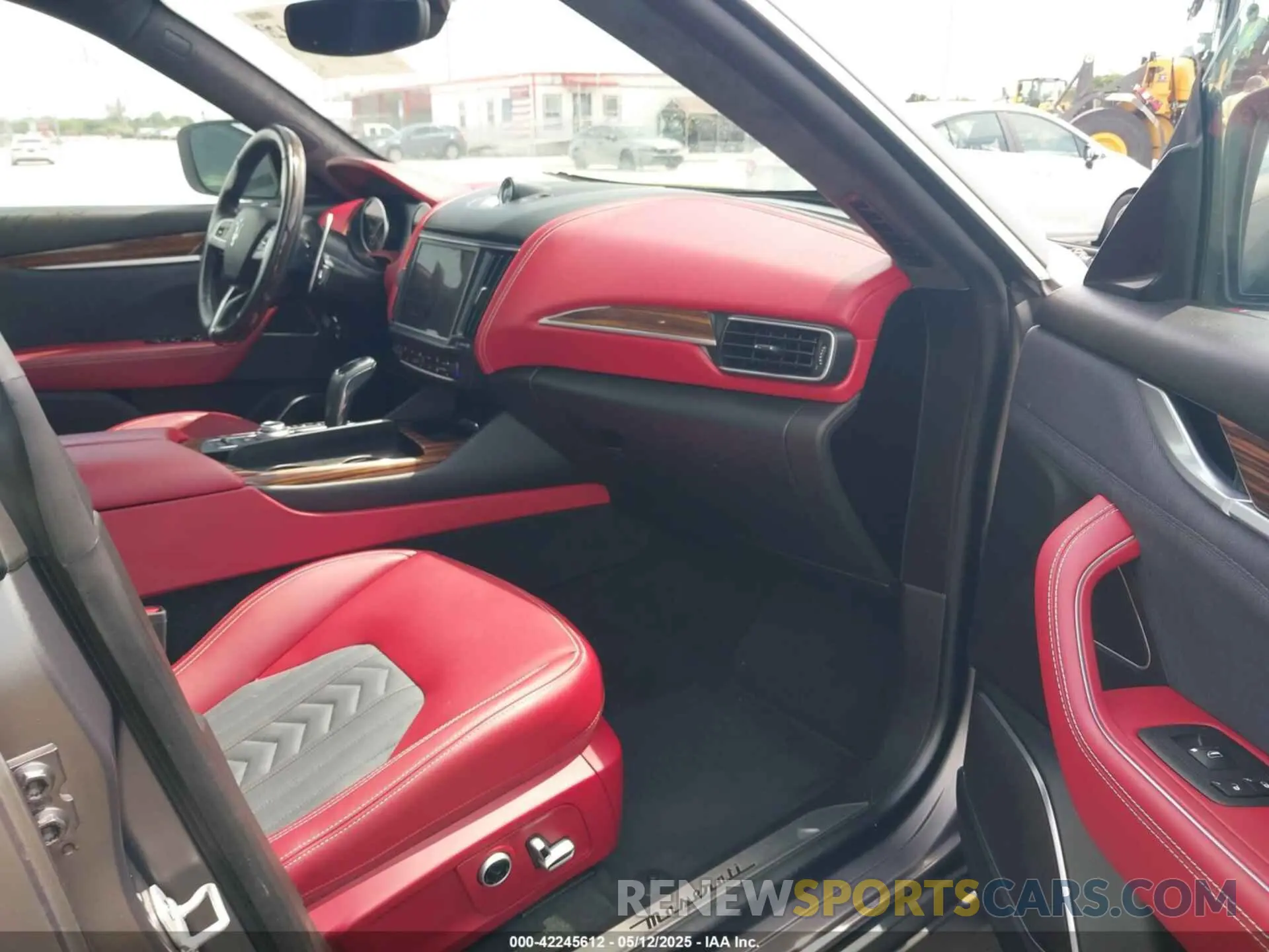 5 Photograph of a damaged car ZN661YULXMX372645 MASERATI LEVANTE 2021
