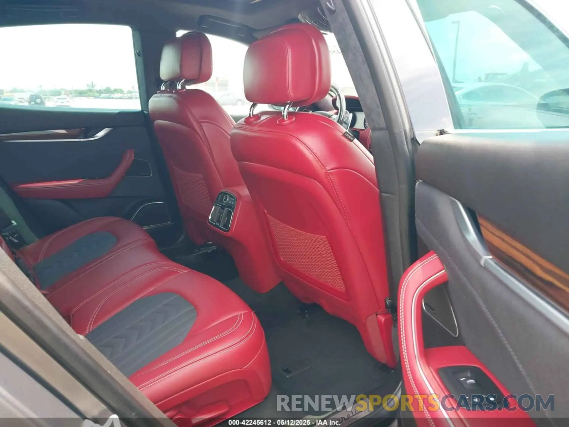 8 Photograph of a damaged car ZN661YULXMX372645 MASERATI LEVANTE 2021