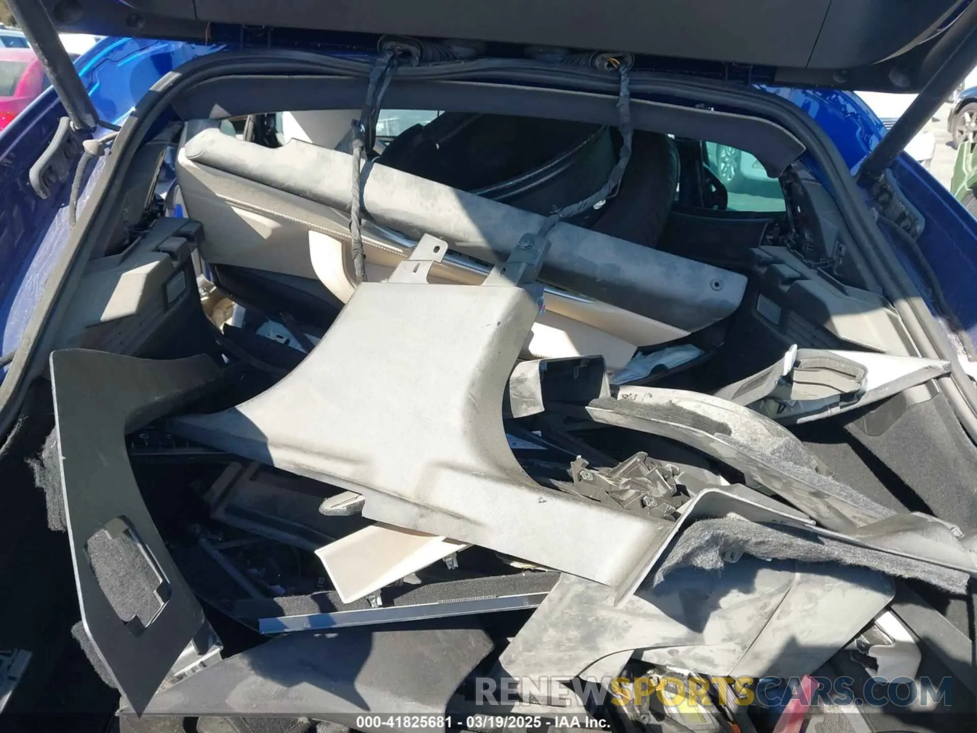 11 Photograph of a damaged car ZN661XUA1NX390431 MASERATI LEVANTE 2022