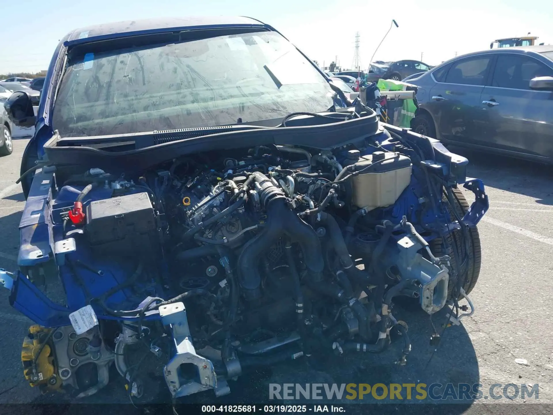 12 Photograph of a damaged car ZN661XUA1NX390431 MASERATI LEVANTE 2022
