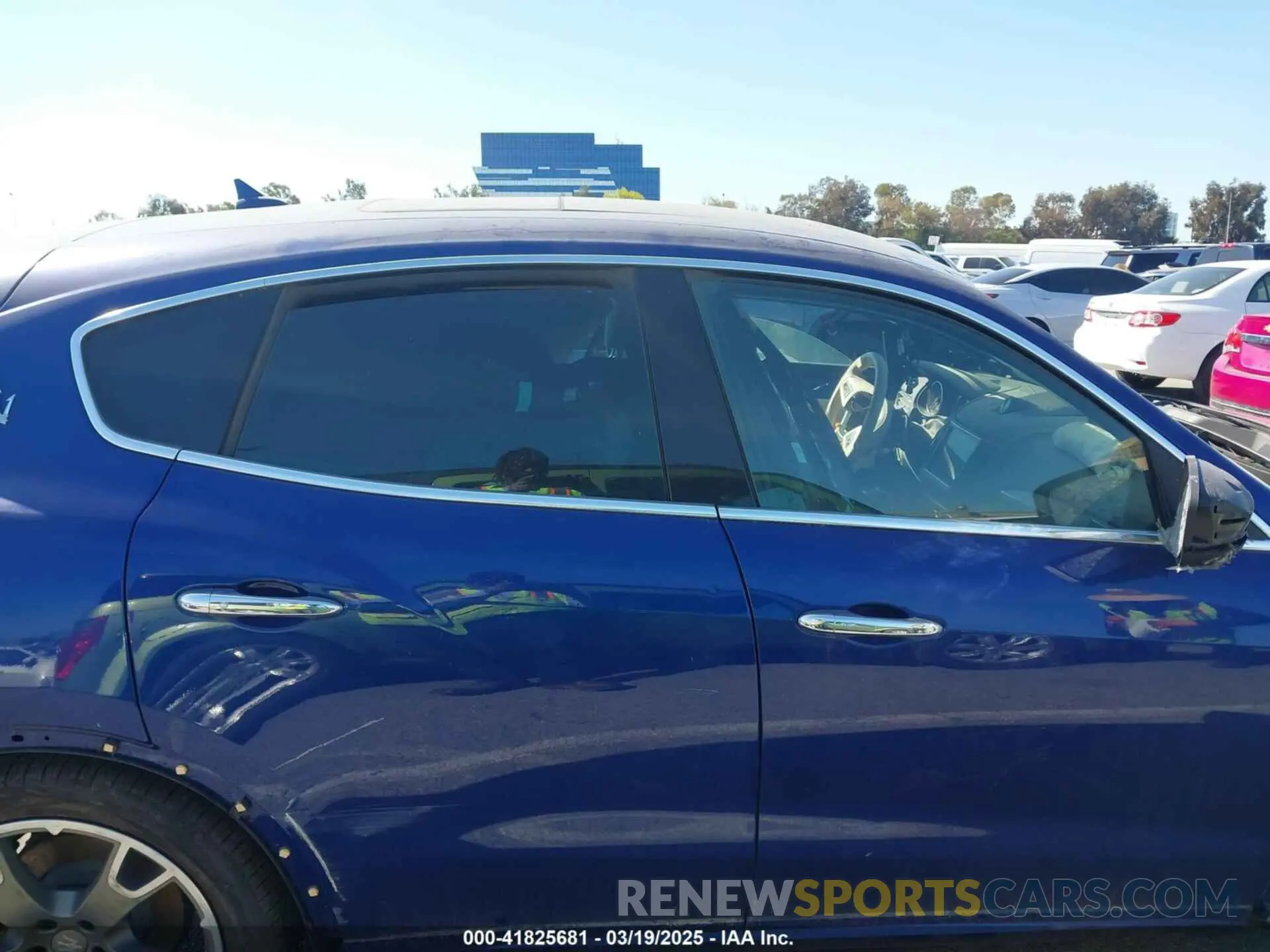 13 Photograph of a damaged car ZN661XUA1NX390431 MASERATI LEVANTE 2022