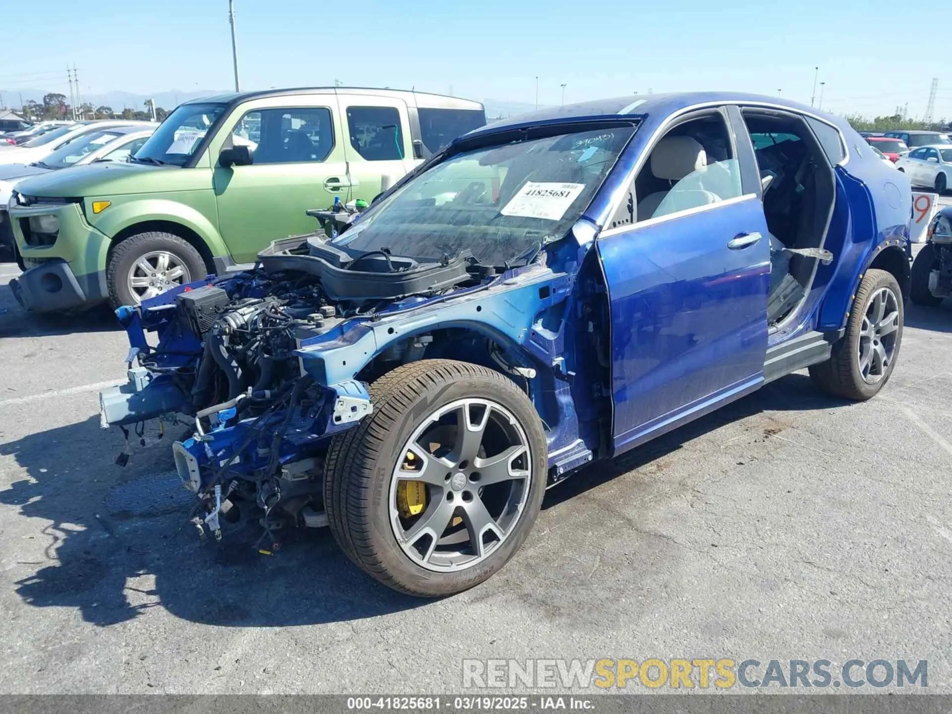 2 Photograph of a damaged car ZN661XUA1NX390431 MASERATI LEVANTE 2022