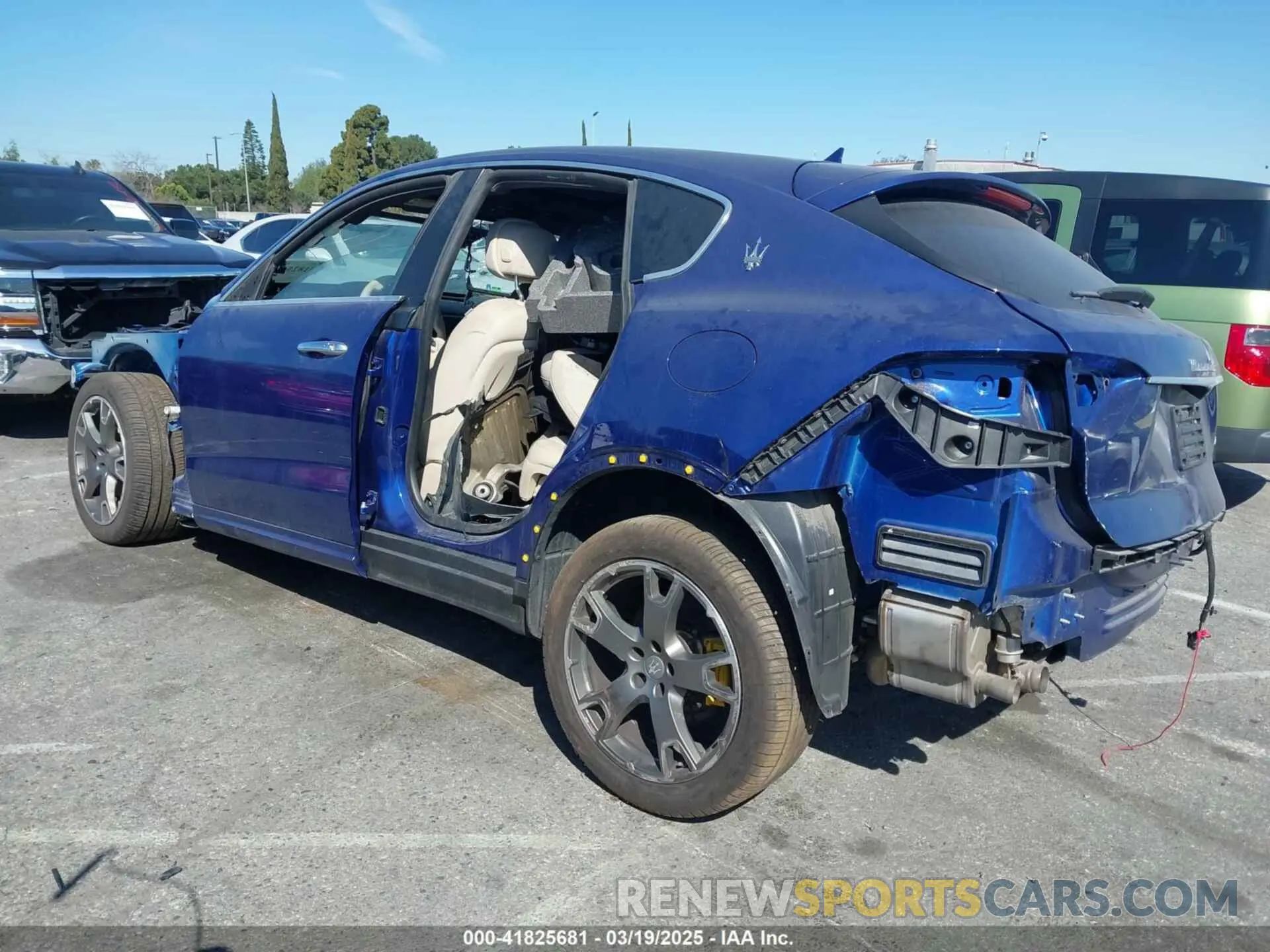 3 Photograph of a damaged car ZN661XUA1NX390431 MASERATI LEVANTE 2022