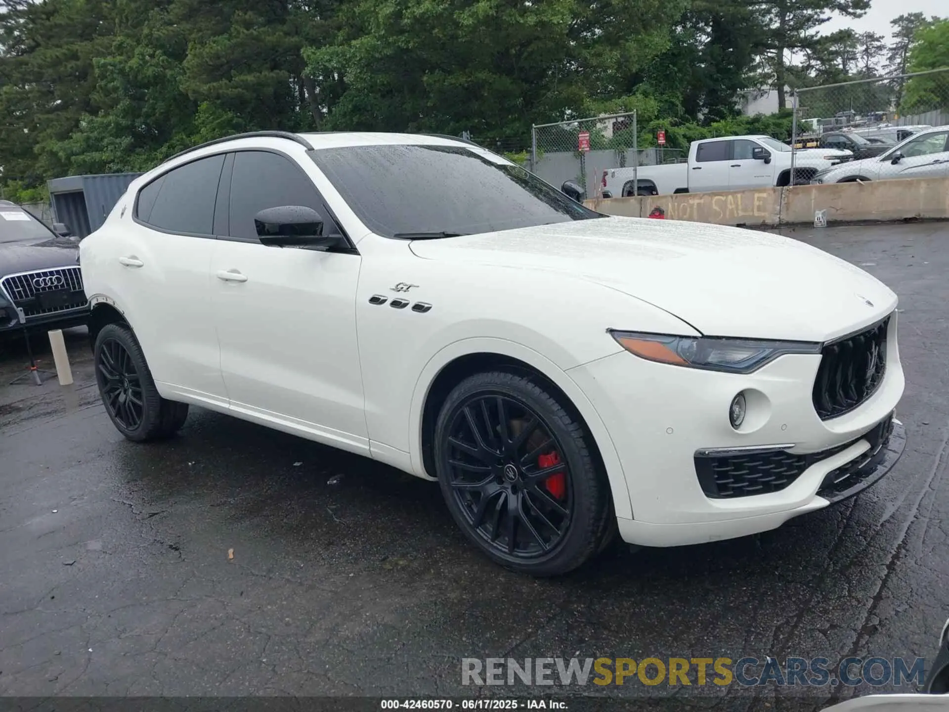1 Photograph of a damaged car ZN661XUA4NX402183 MASERATI LEVANTE 2022