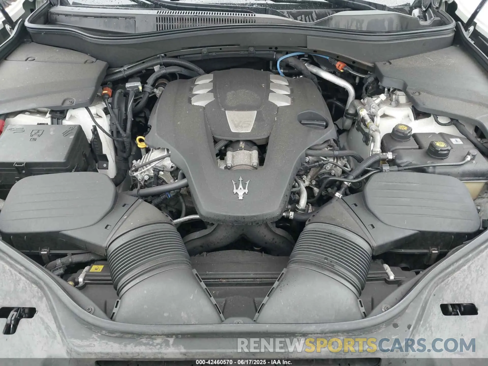 10 Photograph of a damaged car ZN661XUA4NX402183 MASERATI LEVANTE 2022