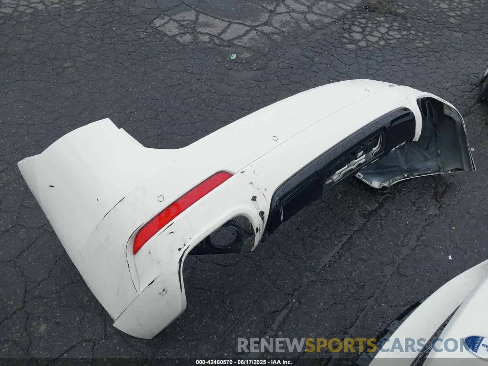 12 Photograph of a damaged car ZN661XUA4NX402183 MASERATI LEVANTE 2022