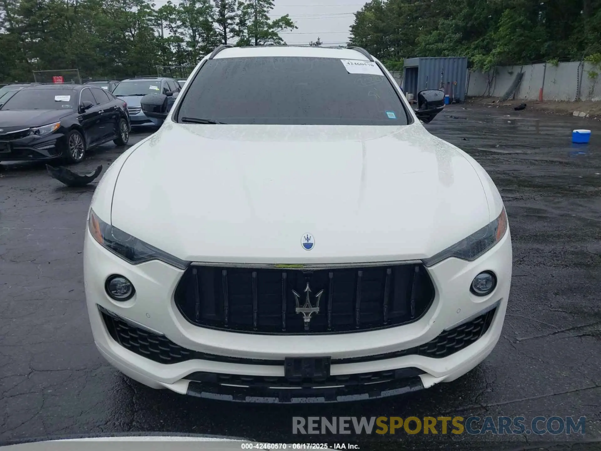 13 Photograph of a damaged car ZN661XUA4NX402183 MASERATI LEVANTE 2022