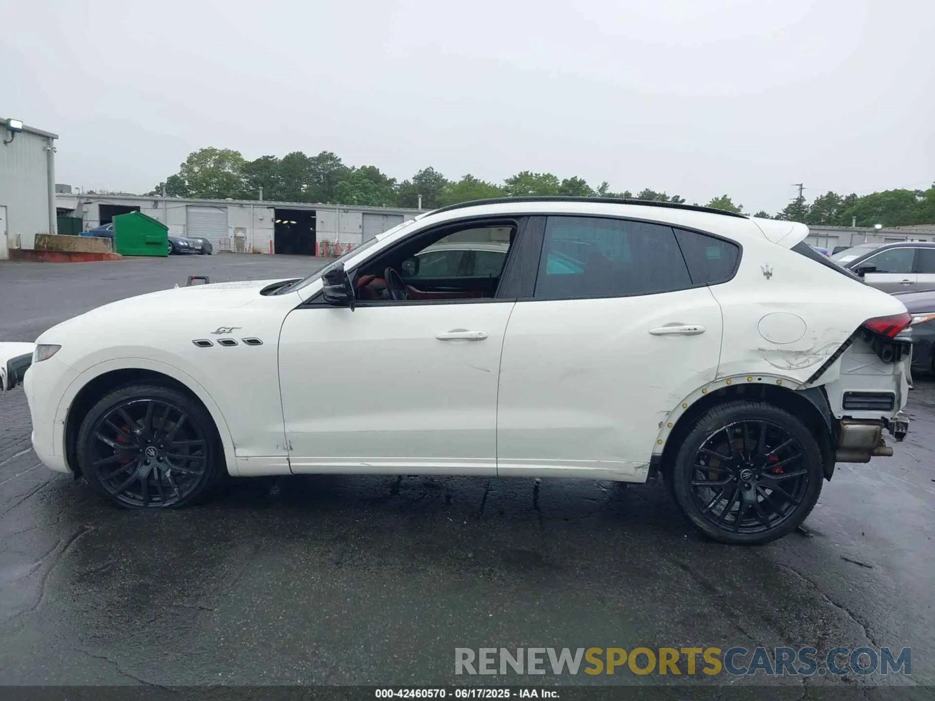 15 Photograph of a damaged car ZN661XUA4NX402183 MASERATI LEVANTE 2022