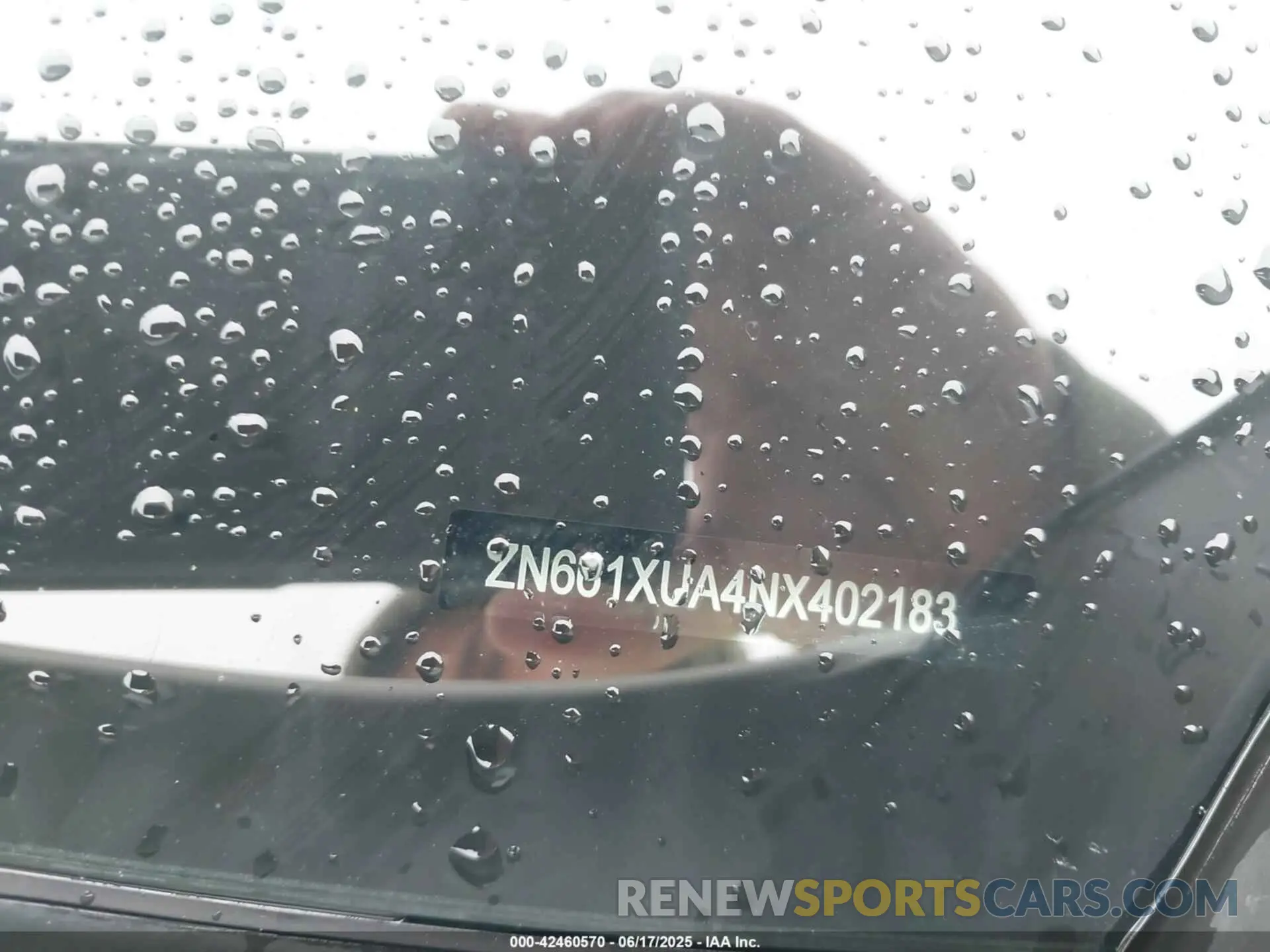 18 Photograph of a damaged car ZN661XUA4NX402183 MASERATI LEVANTE 2022
