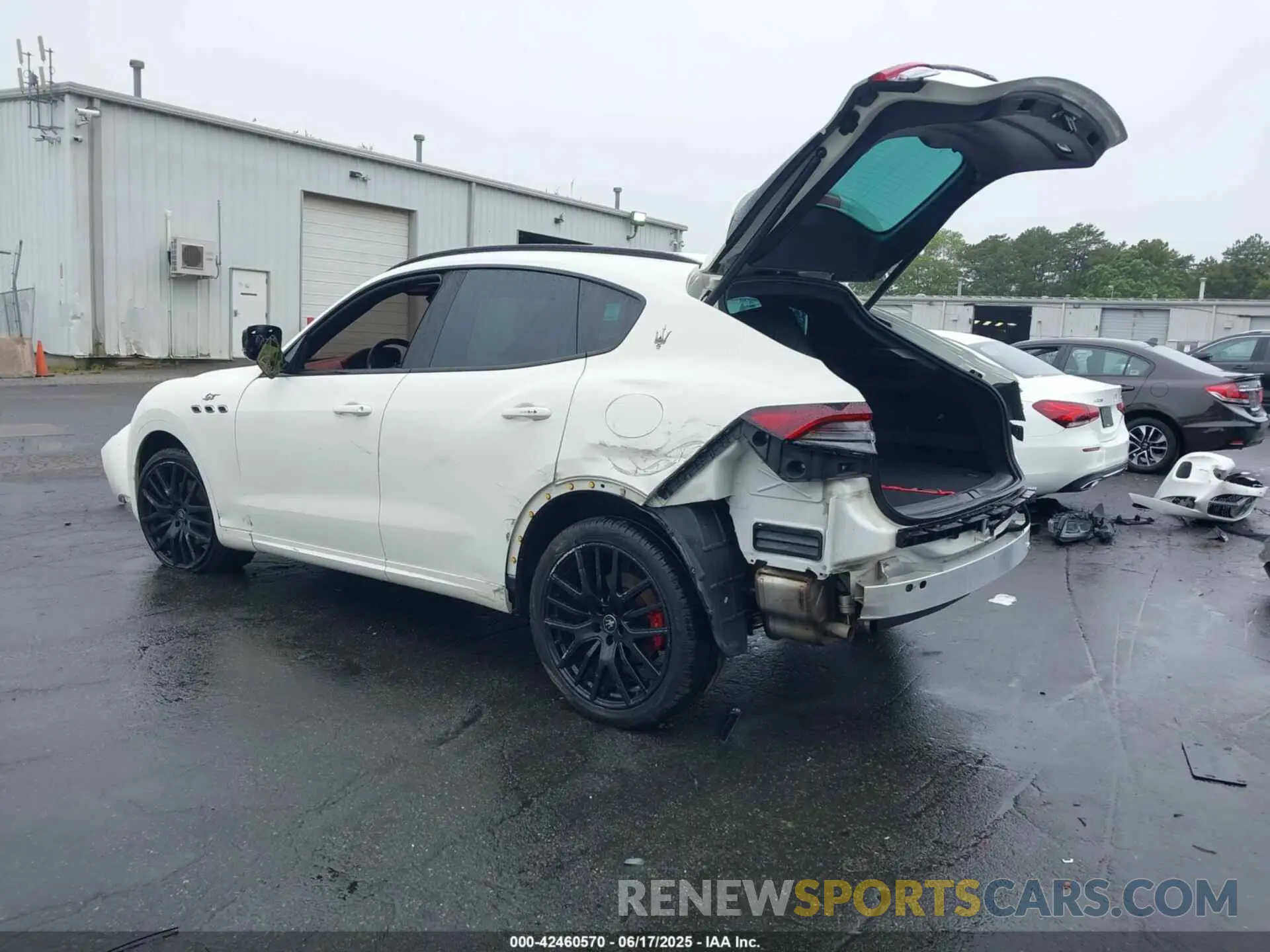 3 Photograph of a damaged car ZN661XUA4NX402183 MASERATI LEVANTE 2022