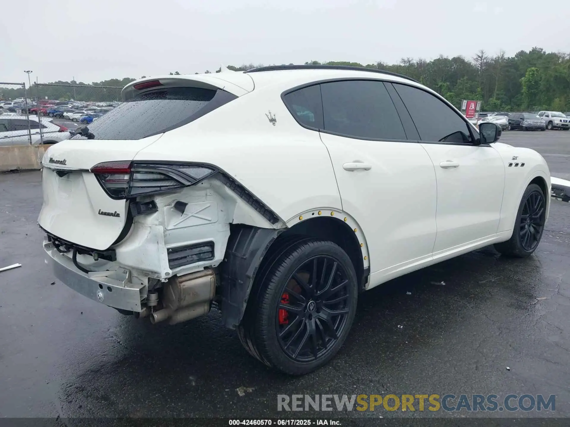 4 Photograph of a damaged car ZN661XUA4NX402183 MASERATI LEVANTE 2022