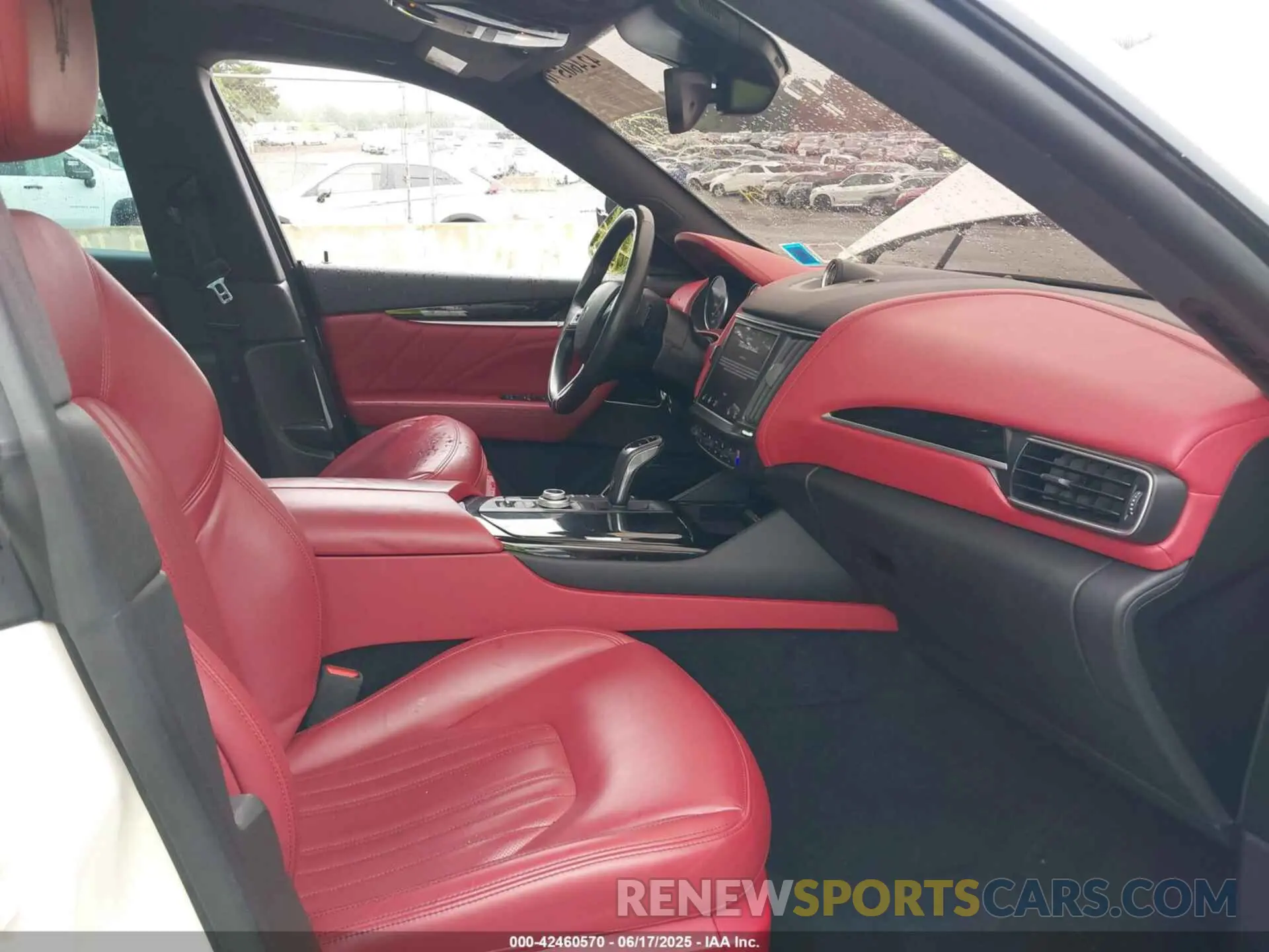 5 Photograph of a damaged car ZN661XUA4NX402183 MASERATI LEVANTE 2022