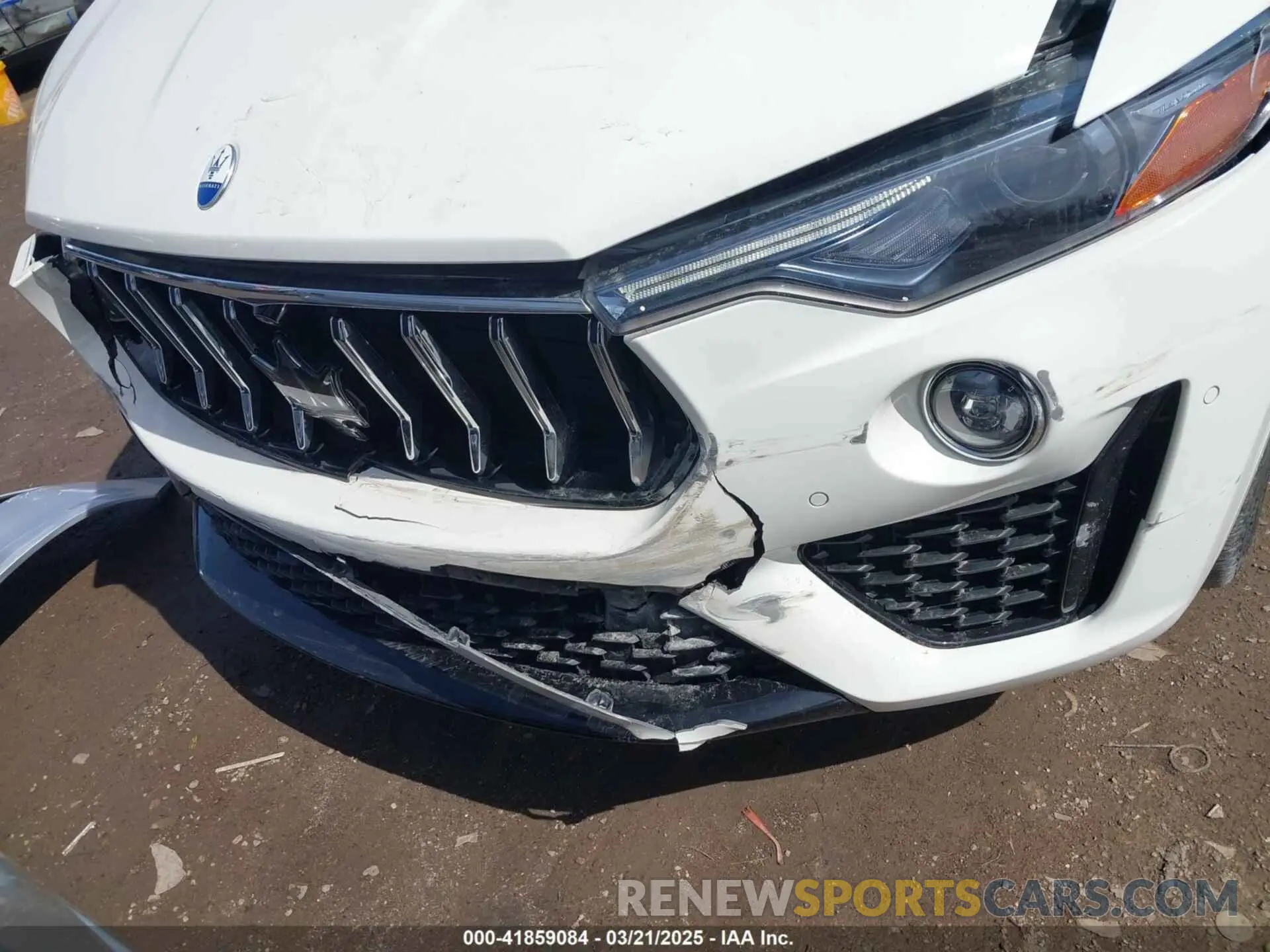 17 Photograph of a damaged car ZN661XUA5NX388097 MASERATI LEVANTE 2022