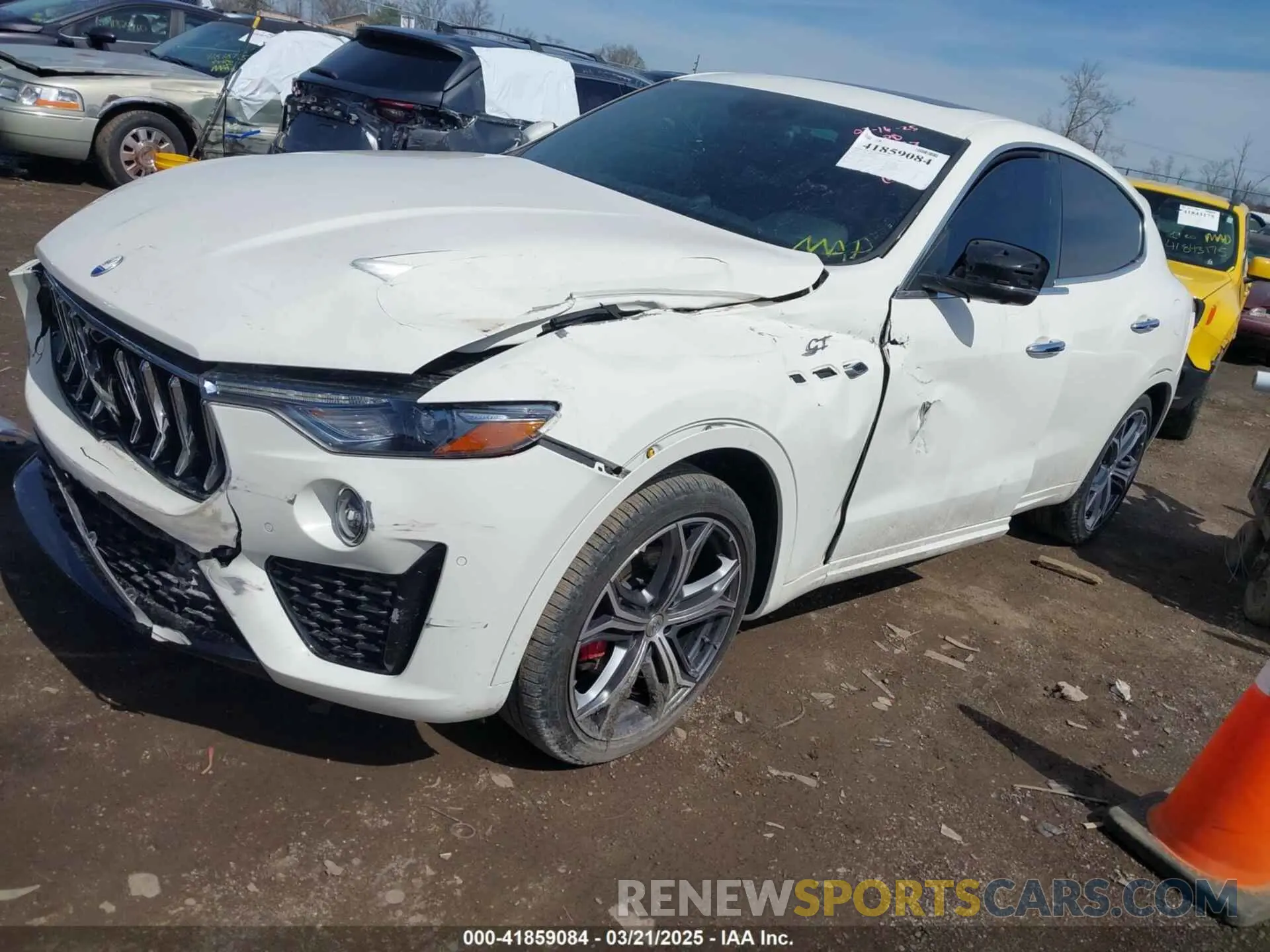 2 Photograph of a damaged car ZN661XUA5NX388097 MASERATI LEVANTE 2022