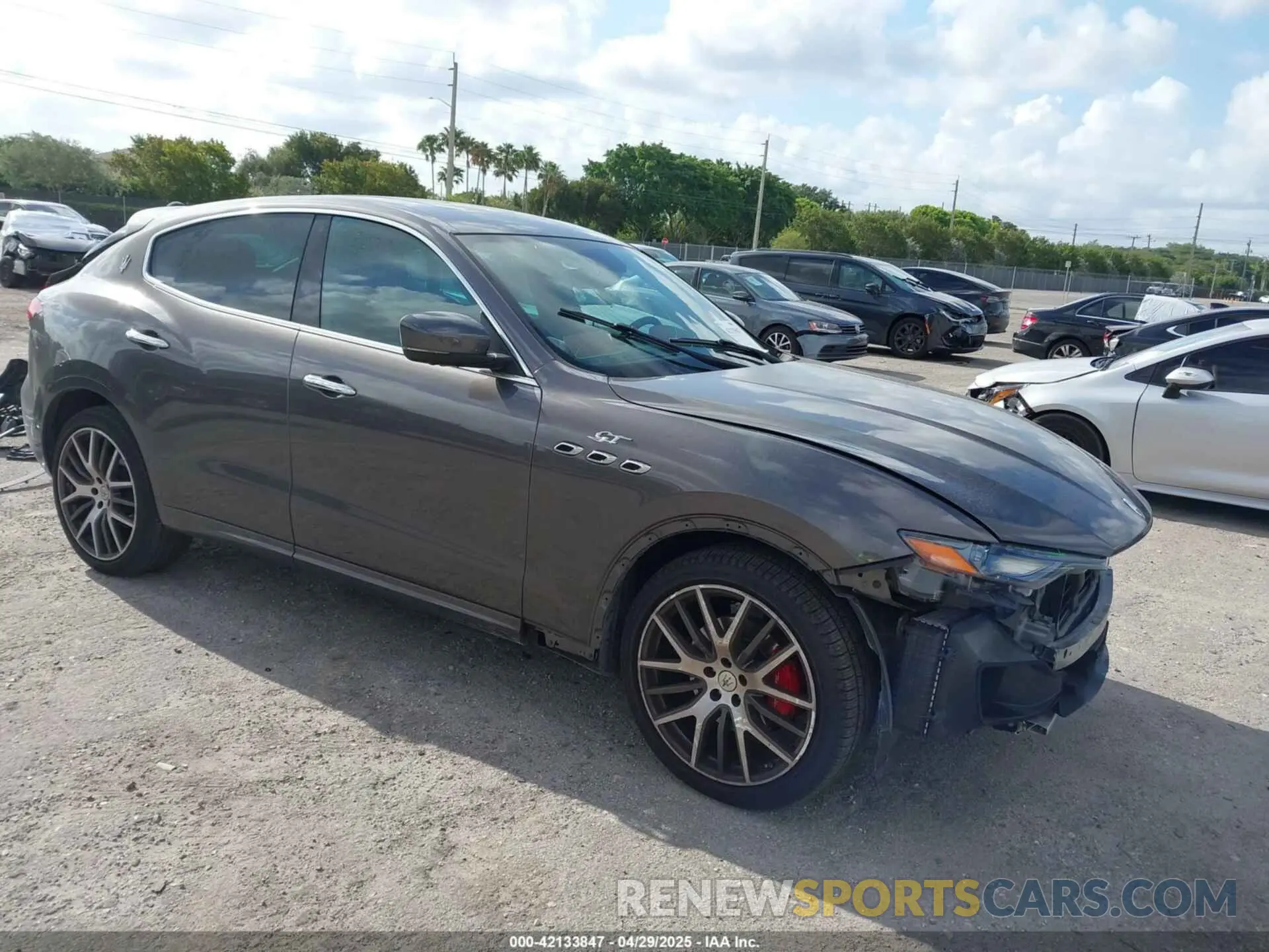 1 Photograph of a damaged car ZN661XUA8NX400355 MASERATI LEVANTE 2022