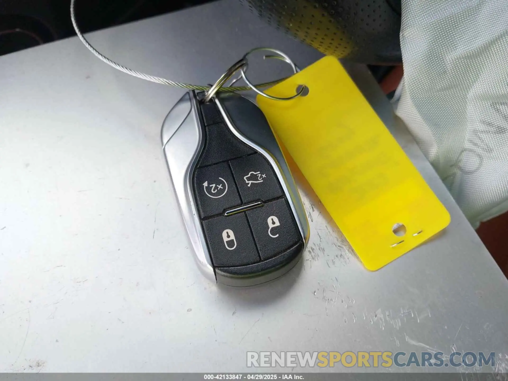 11 Photograph of a damaged car ZN661XUA8NX400355 MASERATI LEVANTE 2022