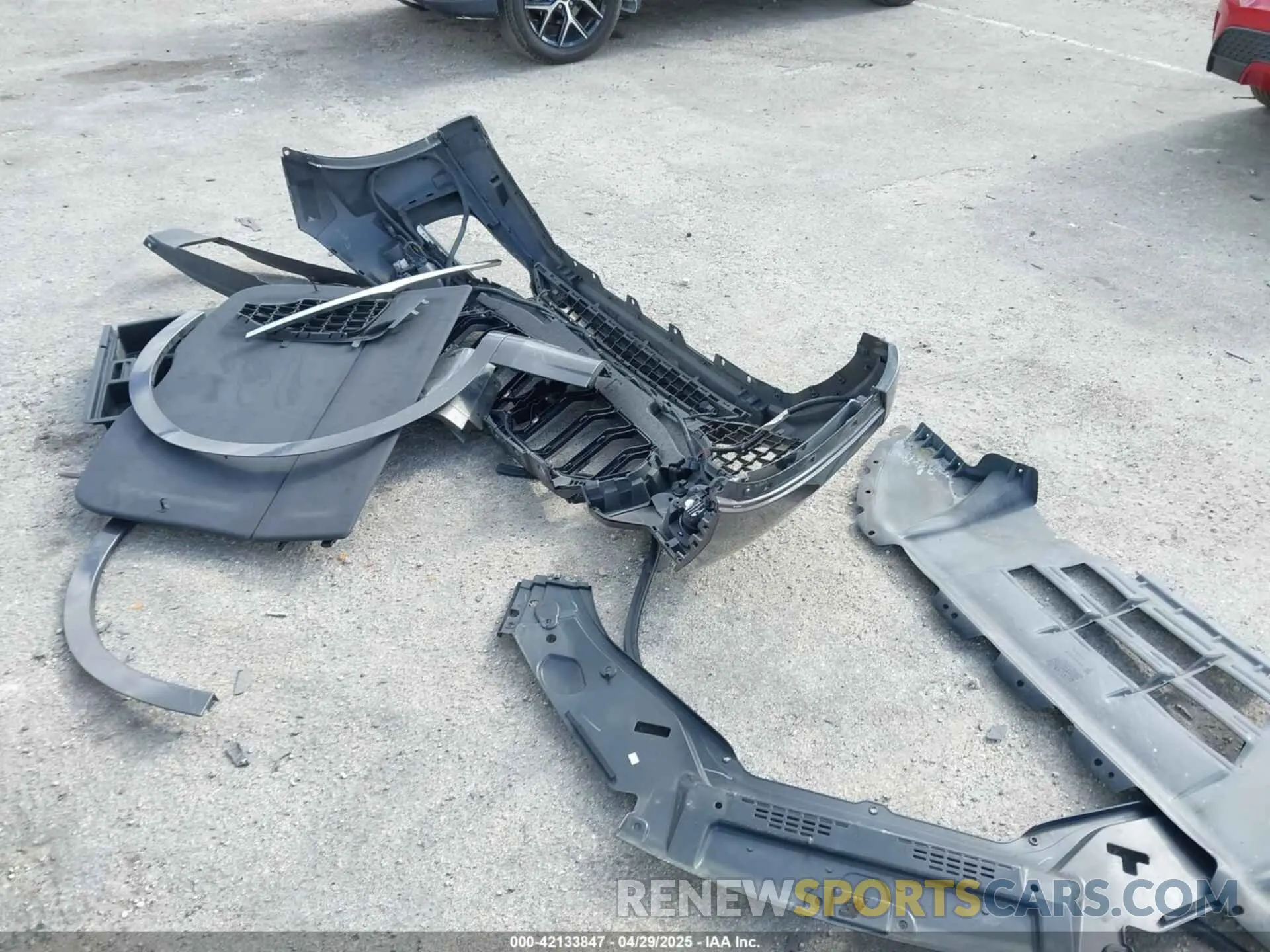12 Photograph of a damaged car ZN661XUA8NX400355 MASERATI LEVANTE 2022