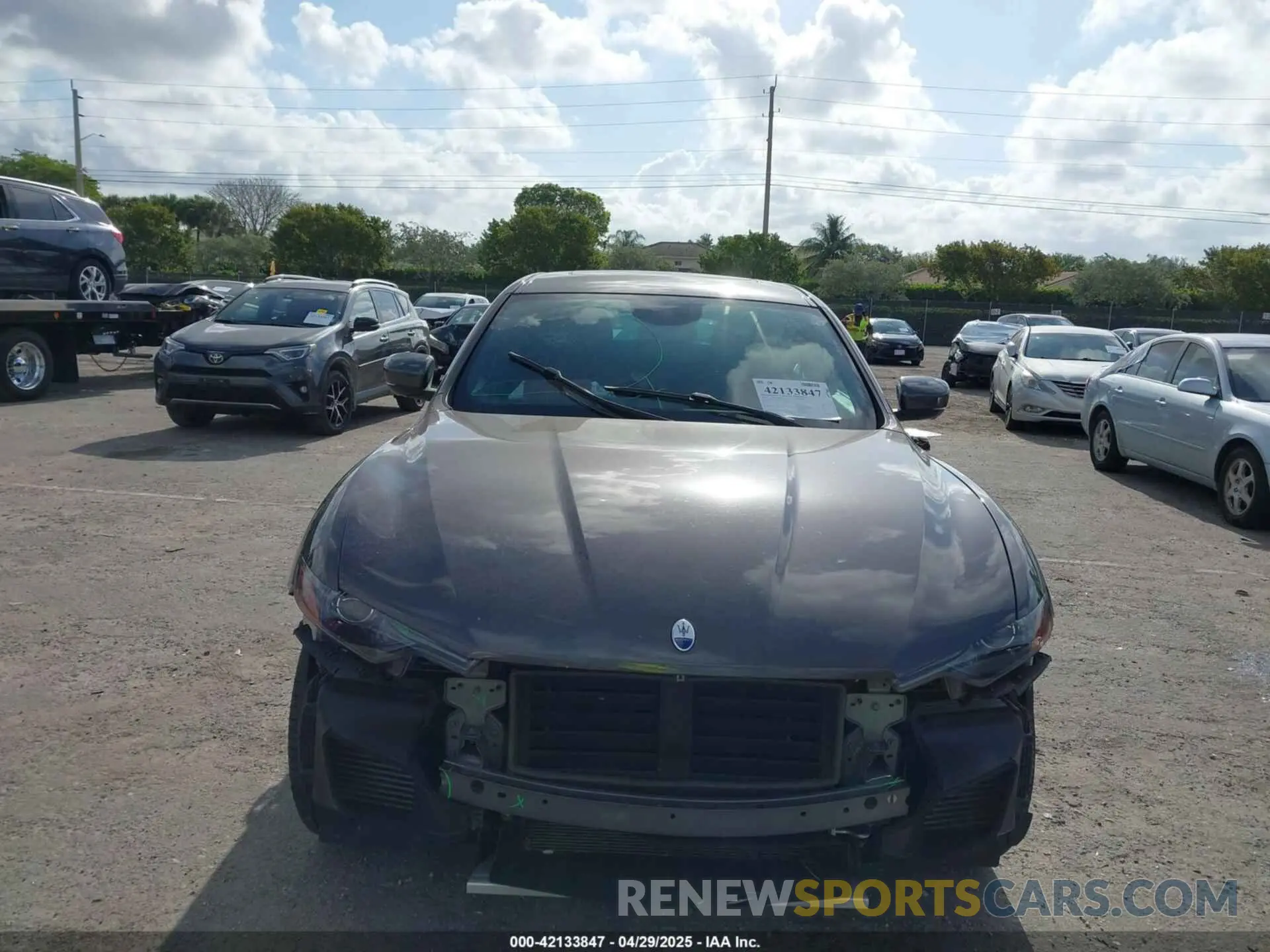 13 Photograph of a damaged car ZN661XUA8NX400355 MASERATI LEVANTE 2022