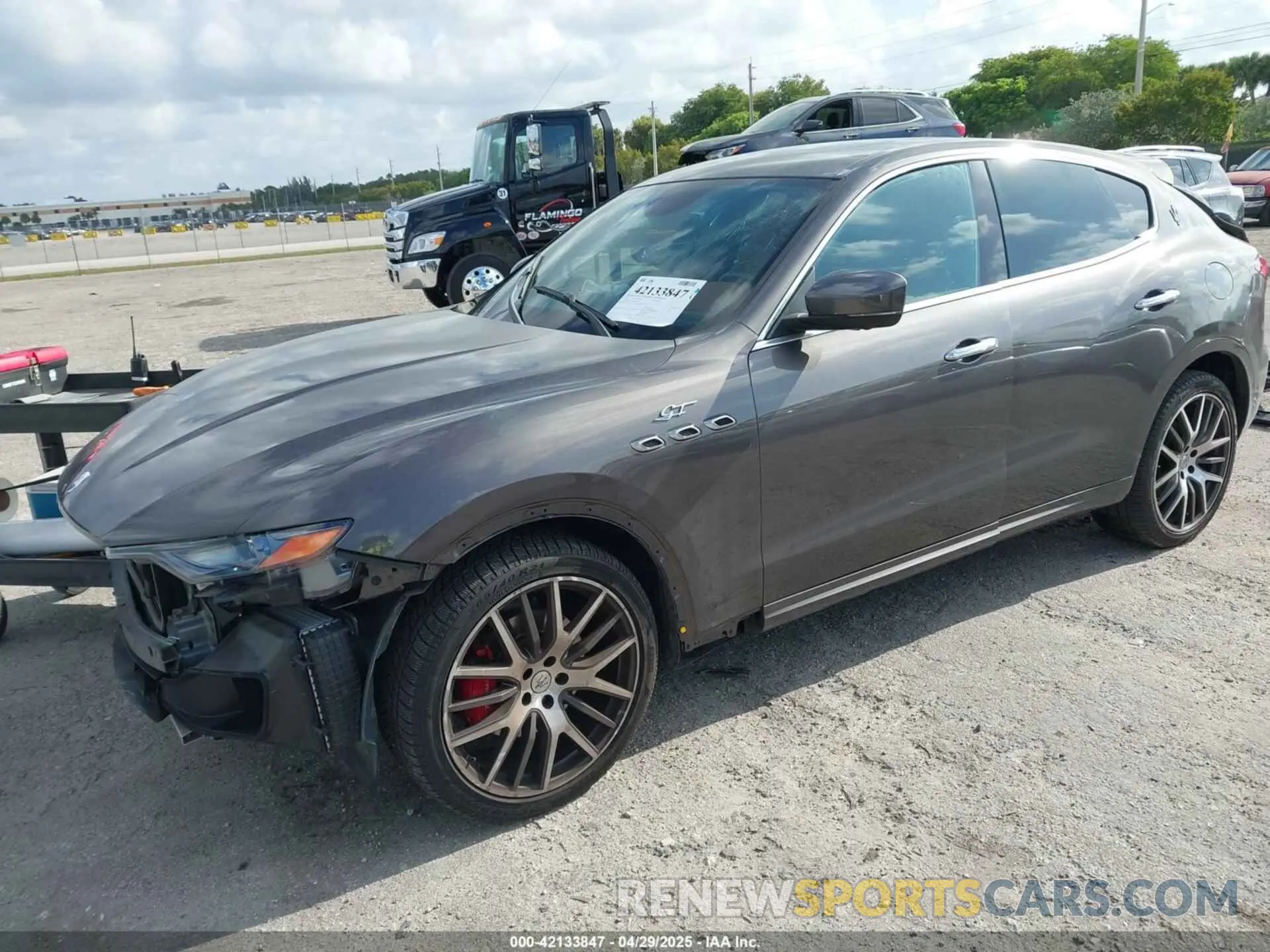 2 Photograph of a damaged car ZN661XUA8NX400355 MASERATI LEVANTE 2022