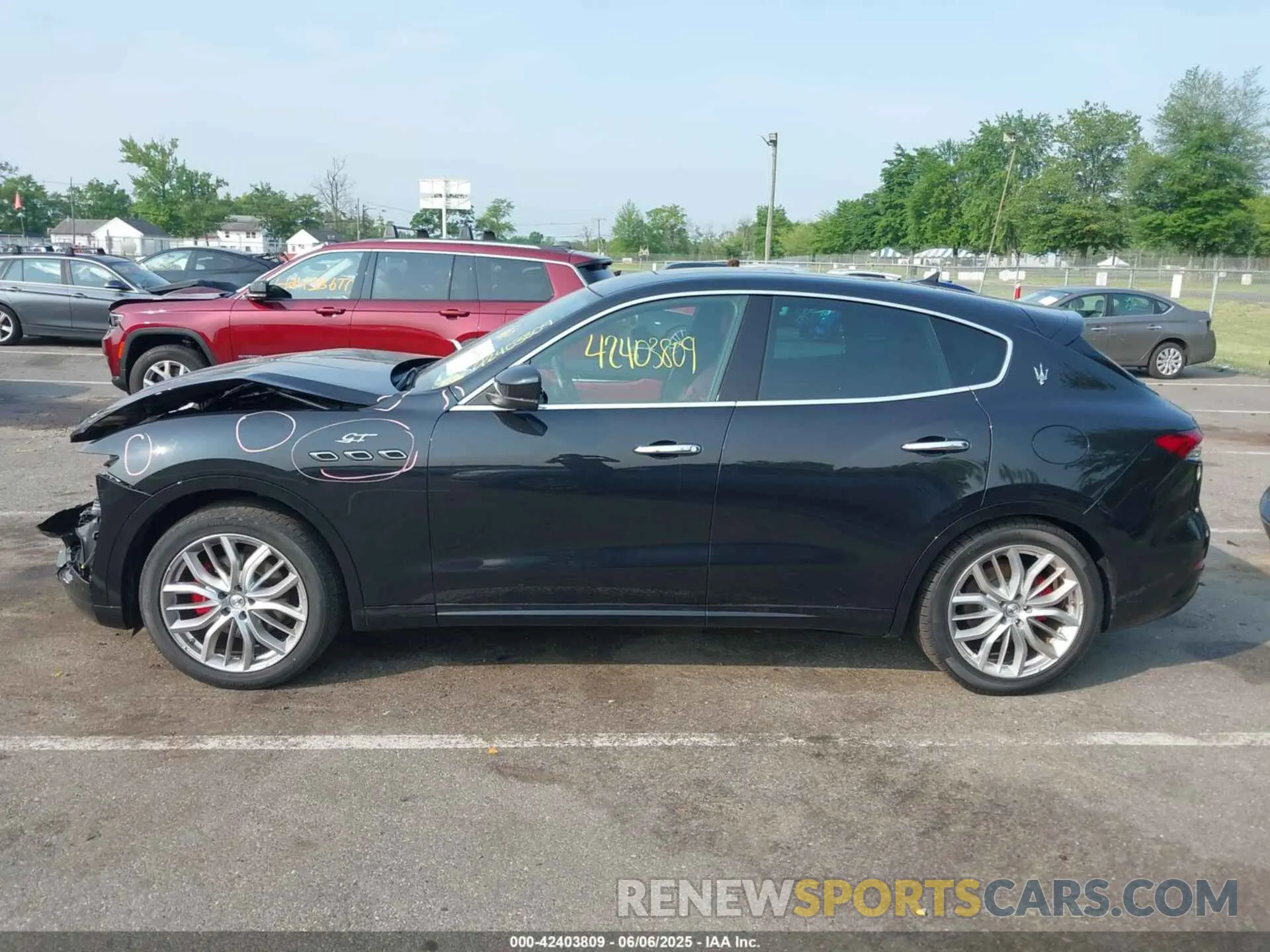 14 Photograph of a damaged car ZN661XUA9NX383114 MASERATI LEVANTE 2022