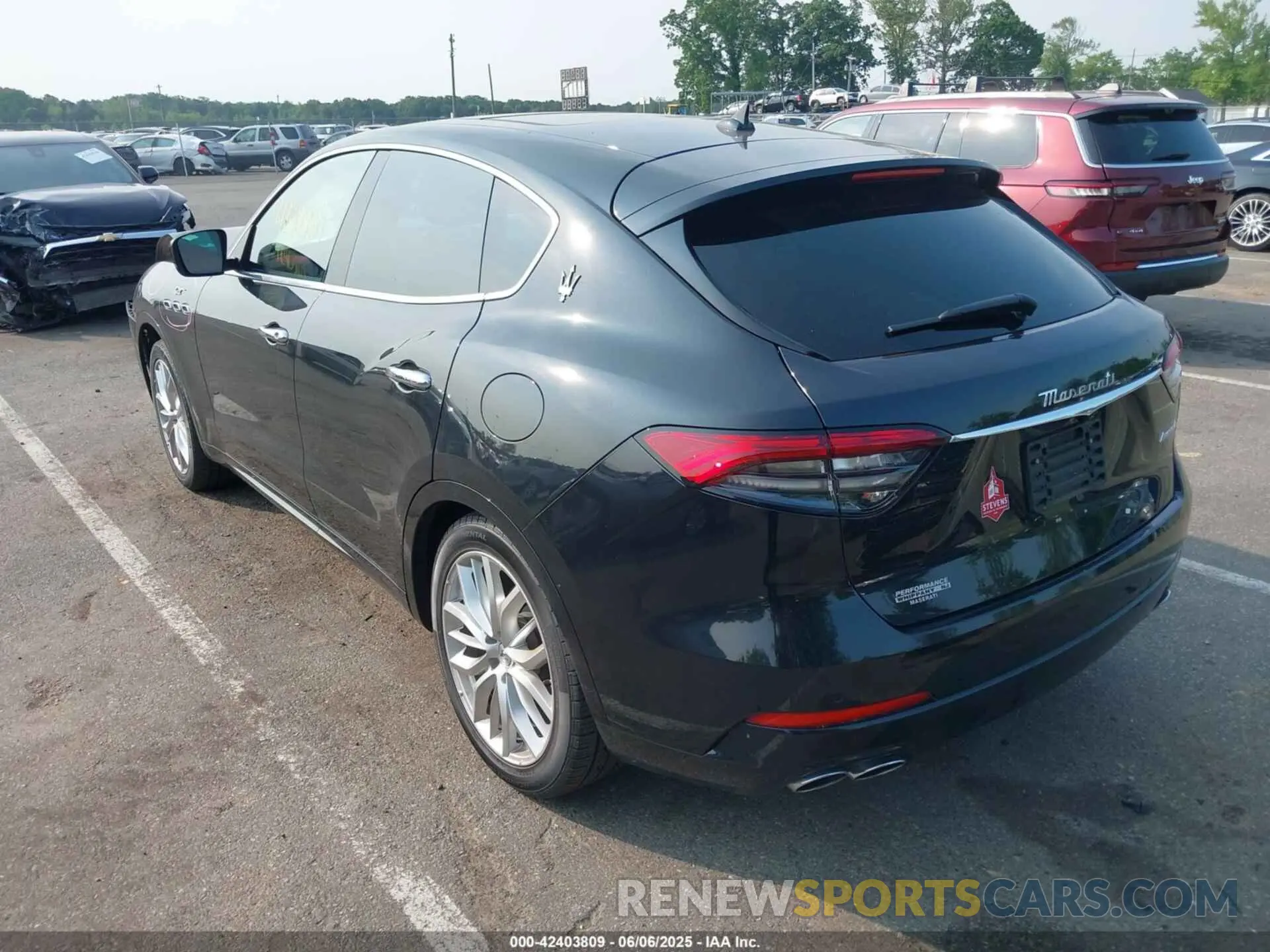3 Photograph of a damaged car ZN661XUA9NX383114 MASERATI LEVANTE 2022