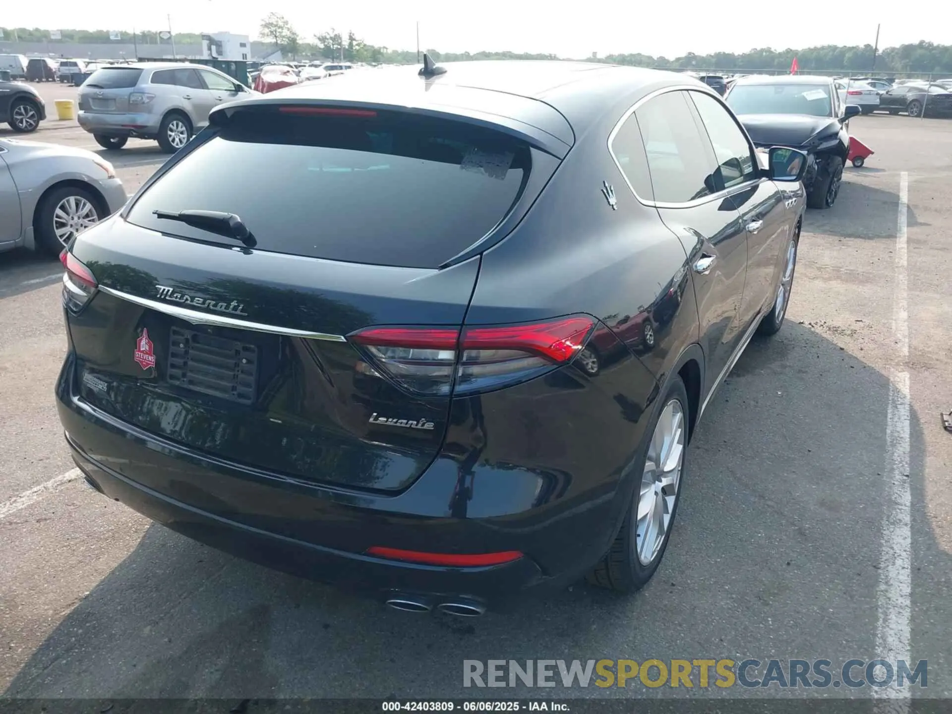 4 Photograph of a damaged car ZN661XUA9NX383114 MASERATI LEVANTE 2022