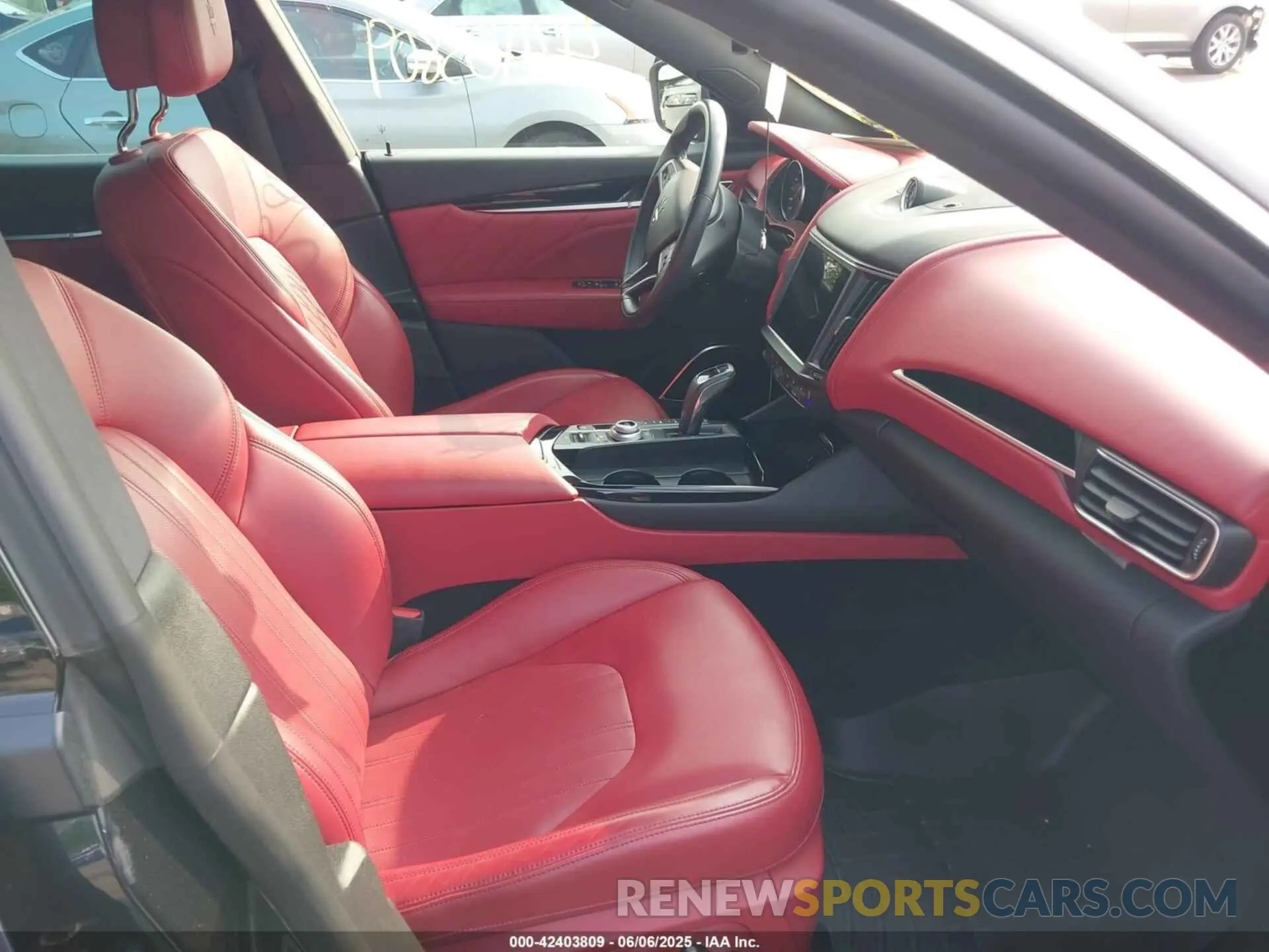 5 Photograph of a damaged car ZN661XUA9NX383114 MASERATI LEVANTE 2022