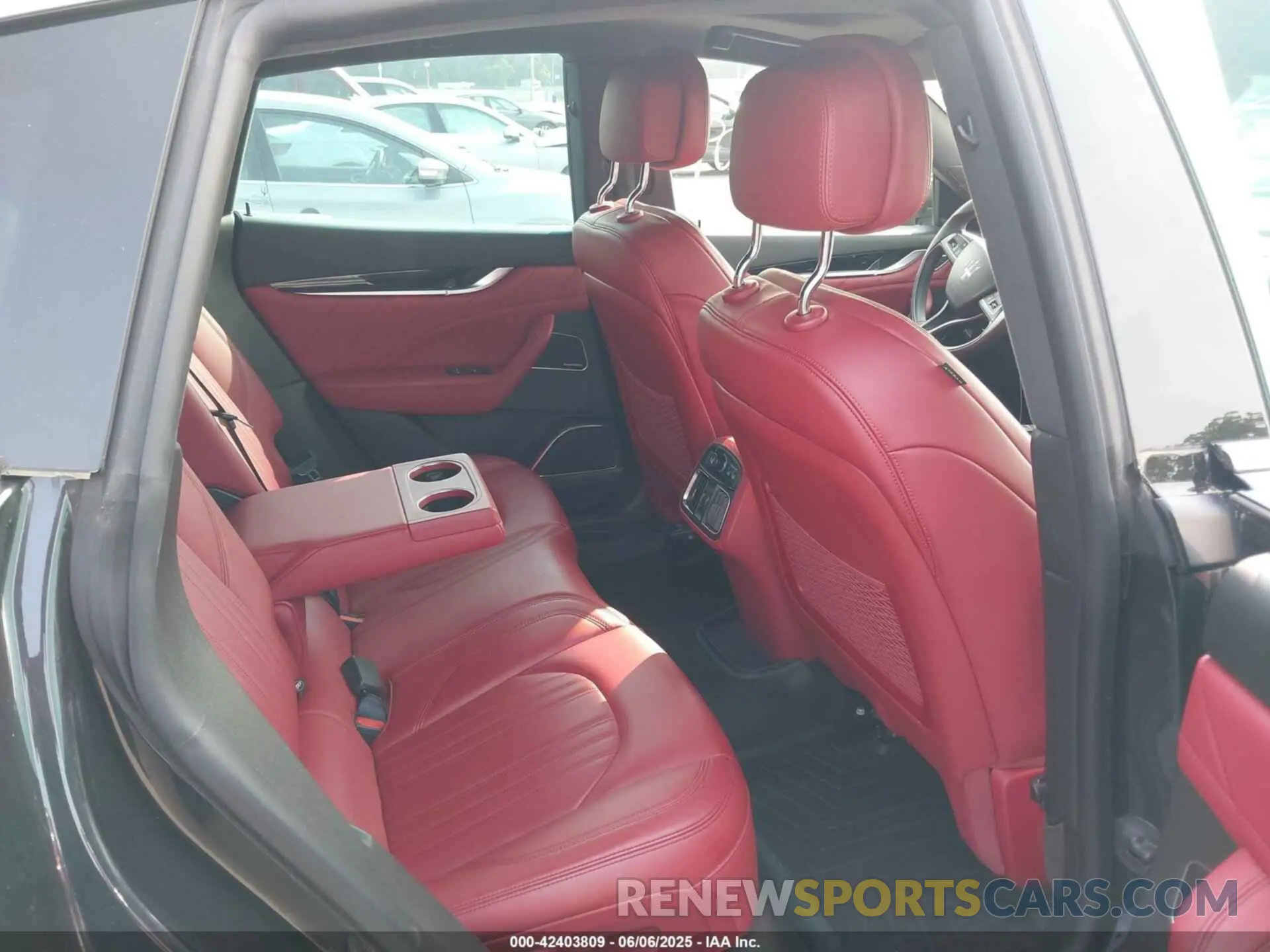 8 Photograph of a damaged car ZN661XUA9NX383114 MASERATI LEVANTE 2022