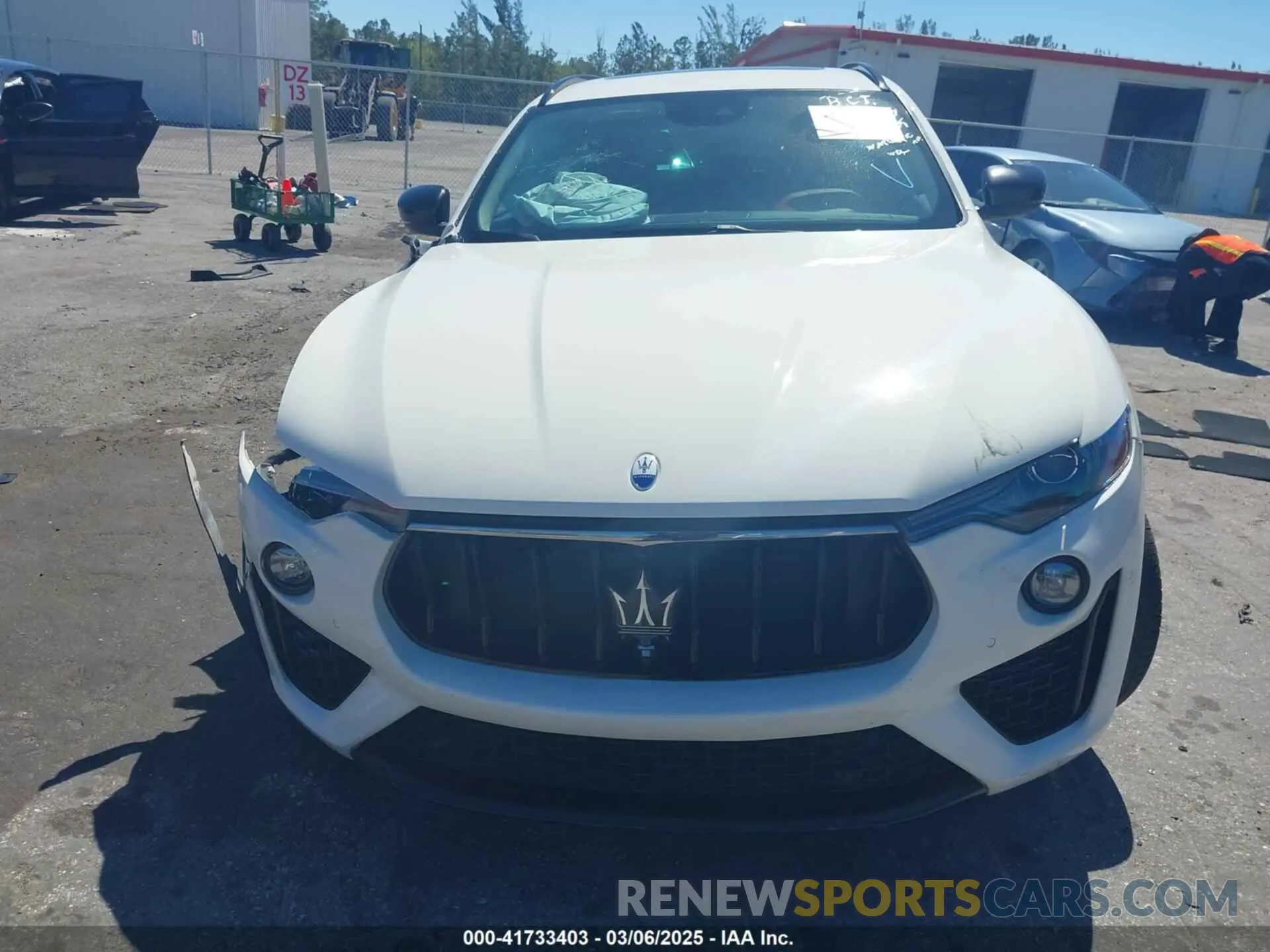 12 Photograph of a damaged car ZN661XUA9NX400266 MASERATI LEVANTE 2022