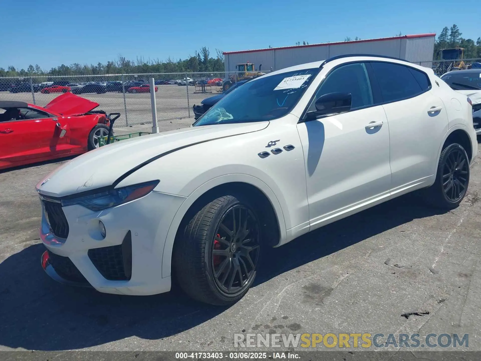 2 Photograph of a damaged car ZN661XUA9NX400266 MASERATI LEVANTE 2022