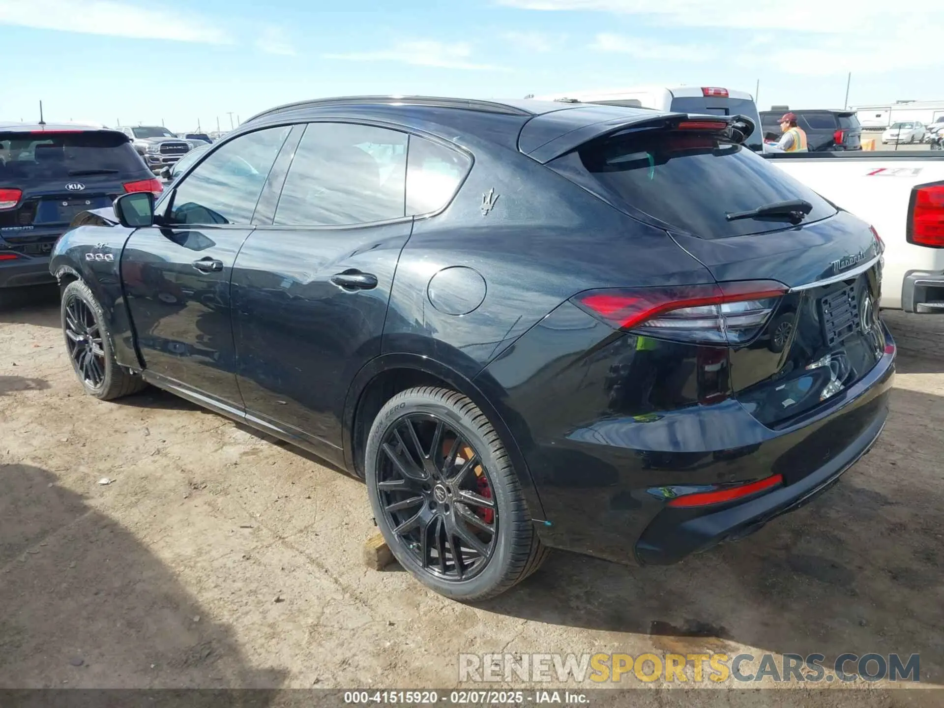 3 Photograph of a damaged car ZN661XUAXNX400339 MASERATI LEVANTE 2022