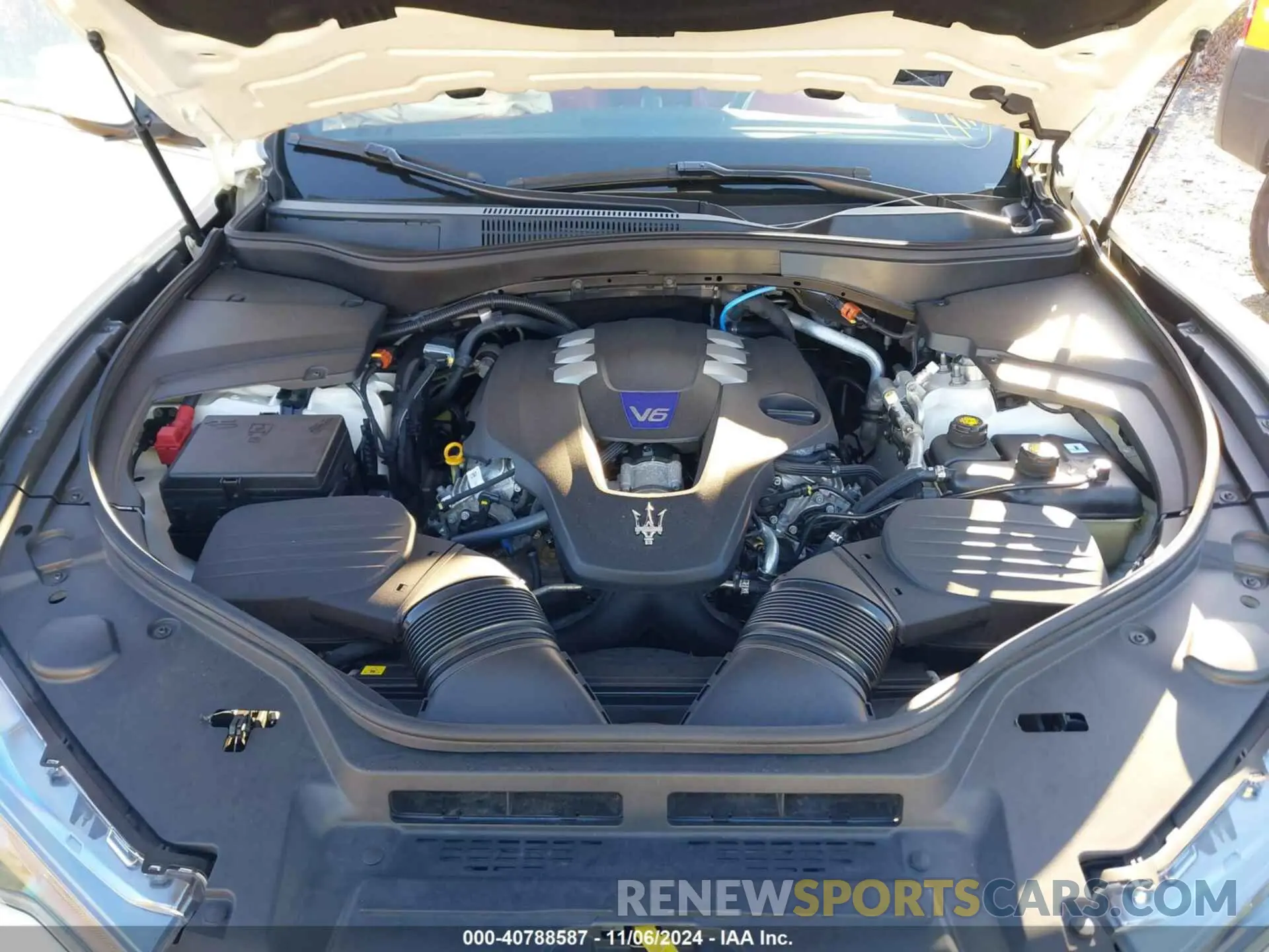 10 Photograph of a damaged car ZN661YUM0NX394700 MASERATI LEVANTE 2022