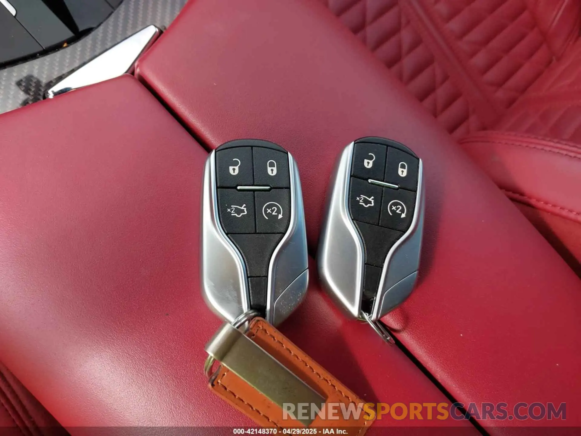 11 Photograph of a damaged car ZN661YUM1NX393345 MASERATI LEVANTE 2022