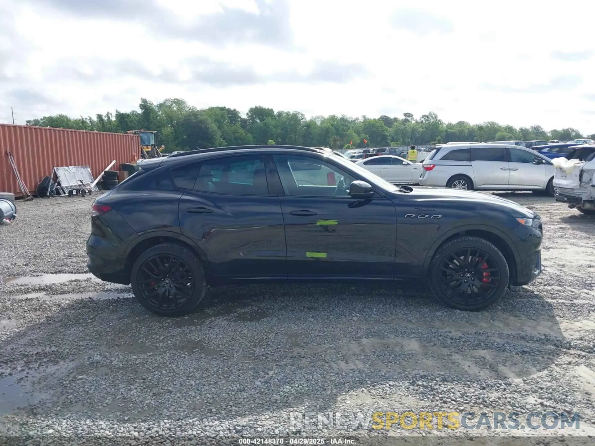 13 Photograph of a damaged car ZN661YUM1NX393345 MASERATI LEVANTE 2022
