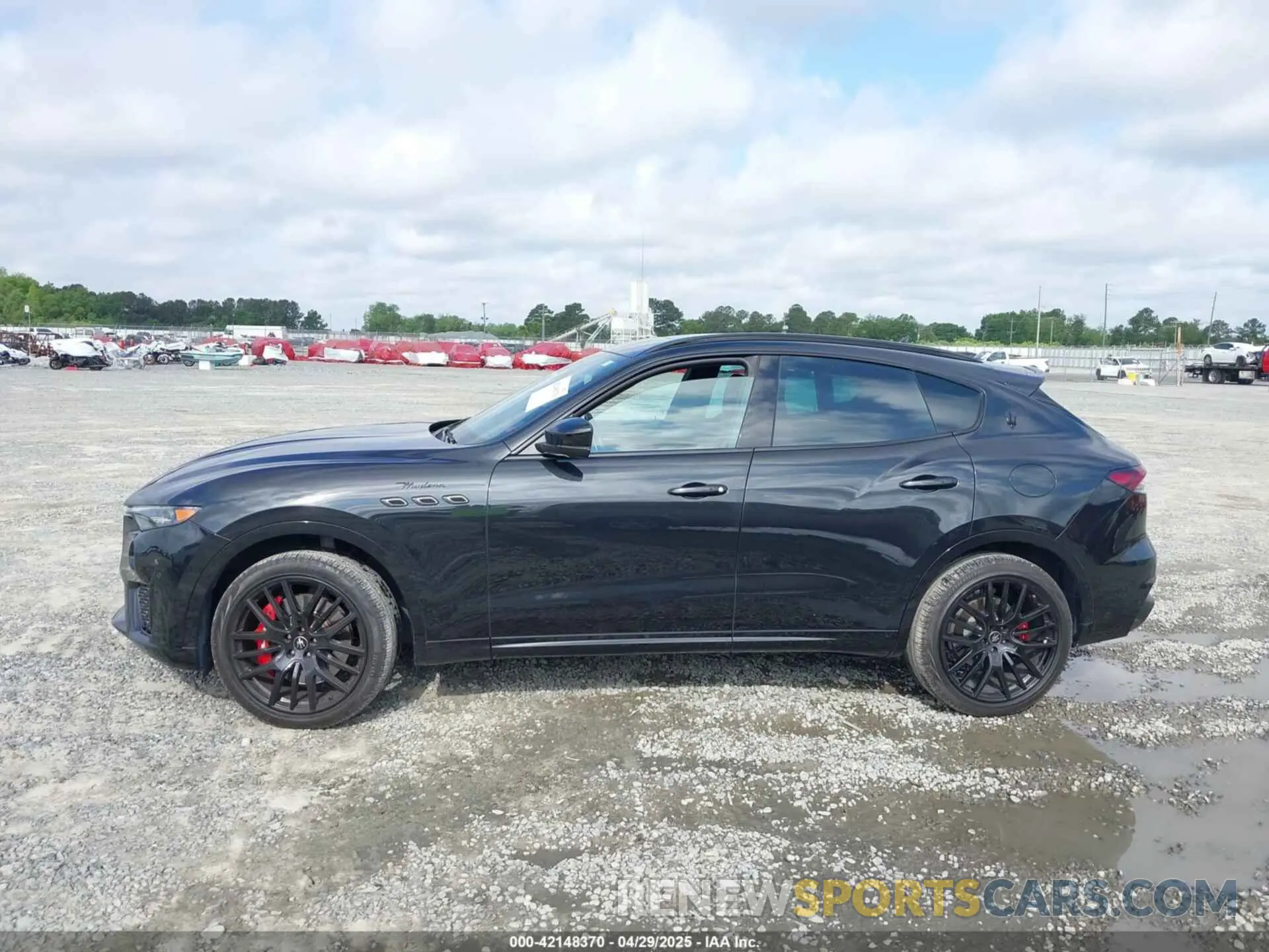 14 Photograph of a damaged car ZN661YUM1NX393345 MASERATI LEVANTE 2022