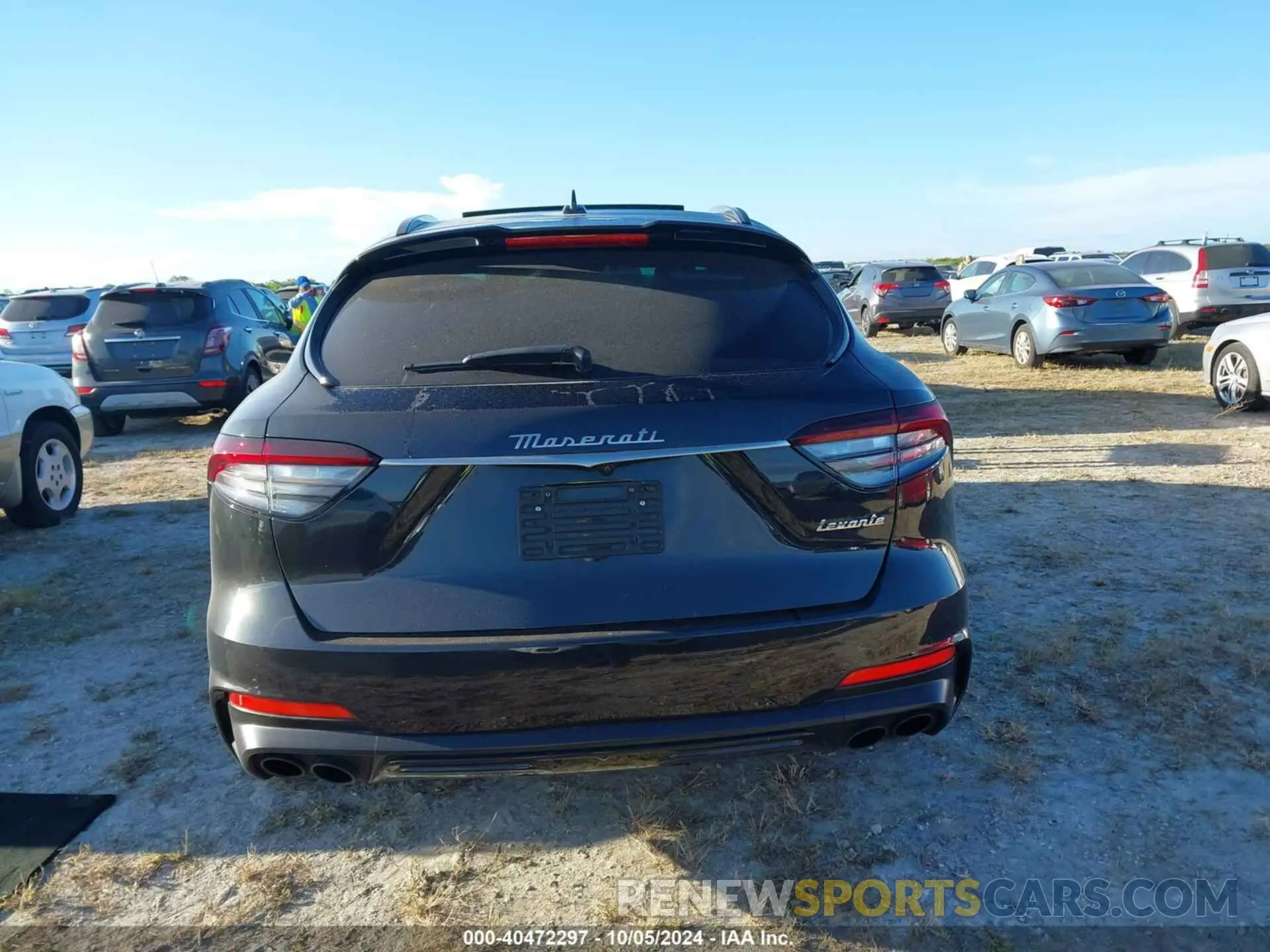 16 Photograph of a damaged car ZN661YUM3NX393444 MASERATI LEVANTE 2022
