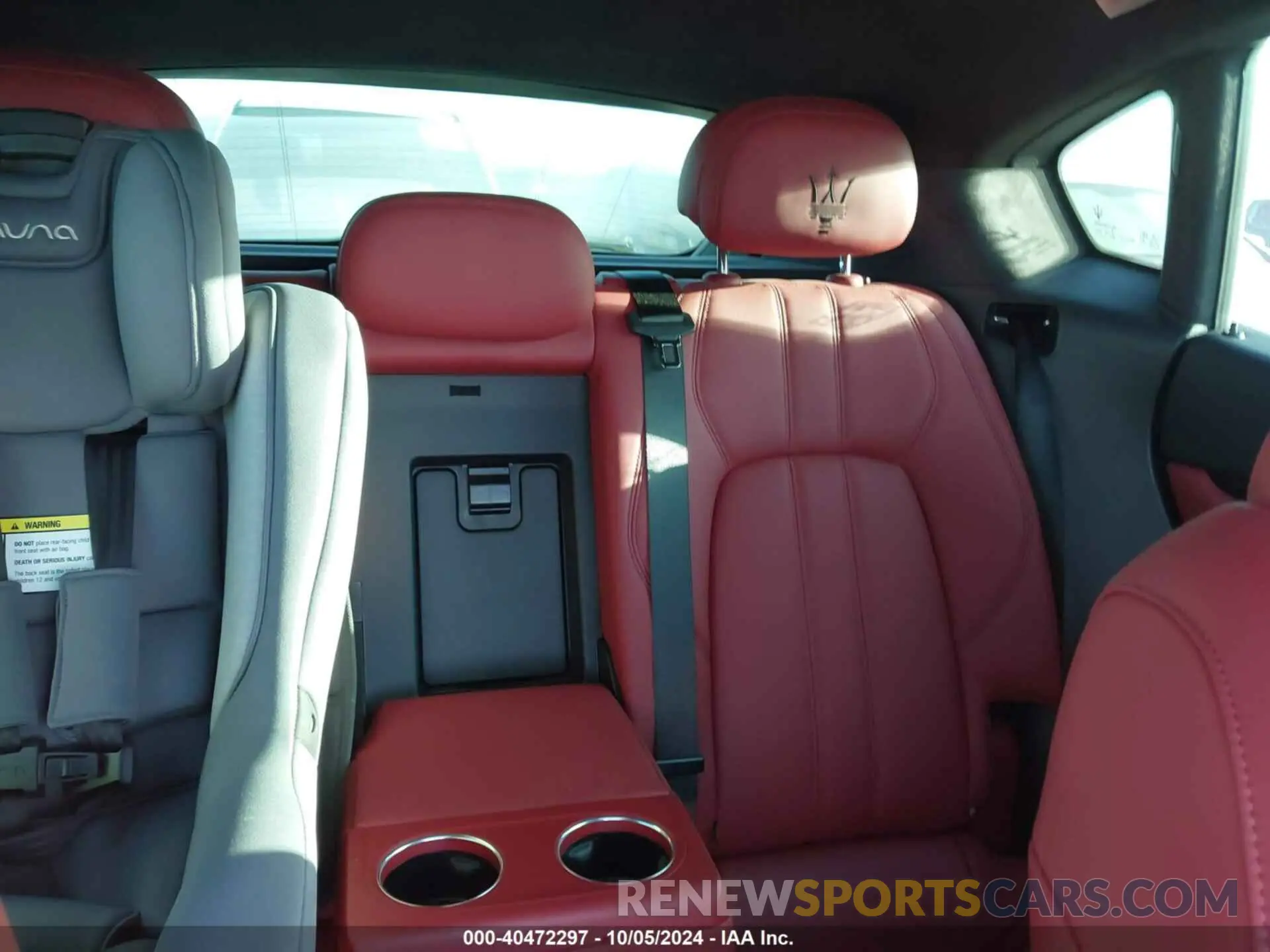8 Photograph of a damaged car ZN661YUM3NX393444 MASERATI LEVANTE 2022