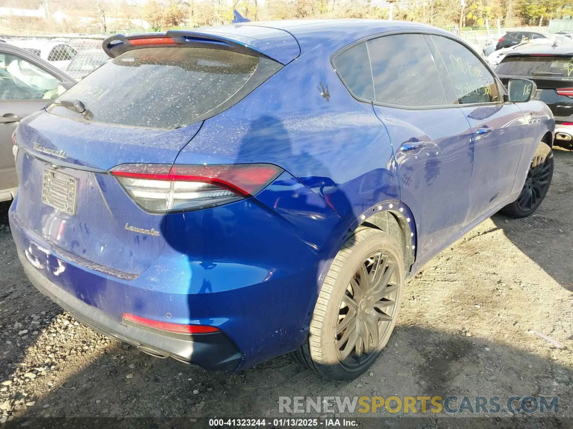 4 Photograph of a damaged car ZN661YUM6NX402945 MASERATI LEVANTE 2022