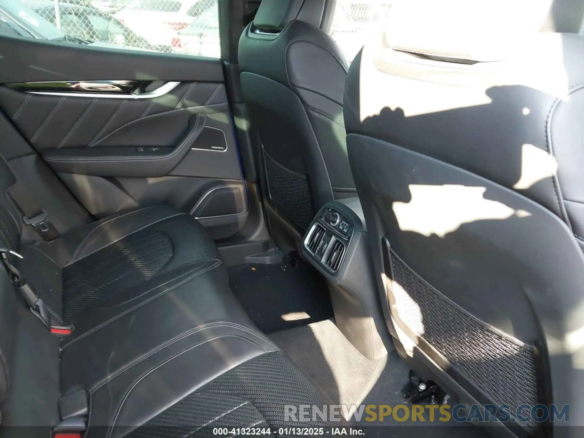 8 Photograph of a damaged car ZN661YUM6NX402945 MASERATI LEVANTE 2022