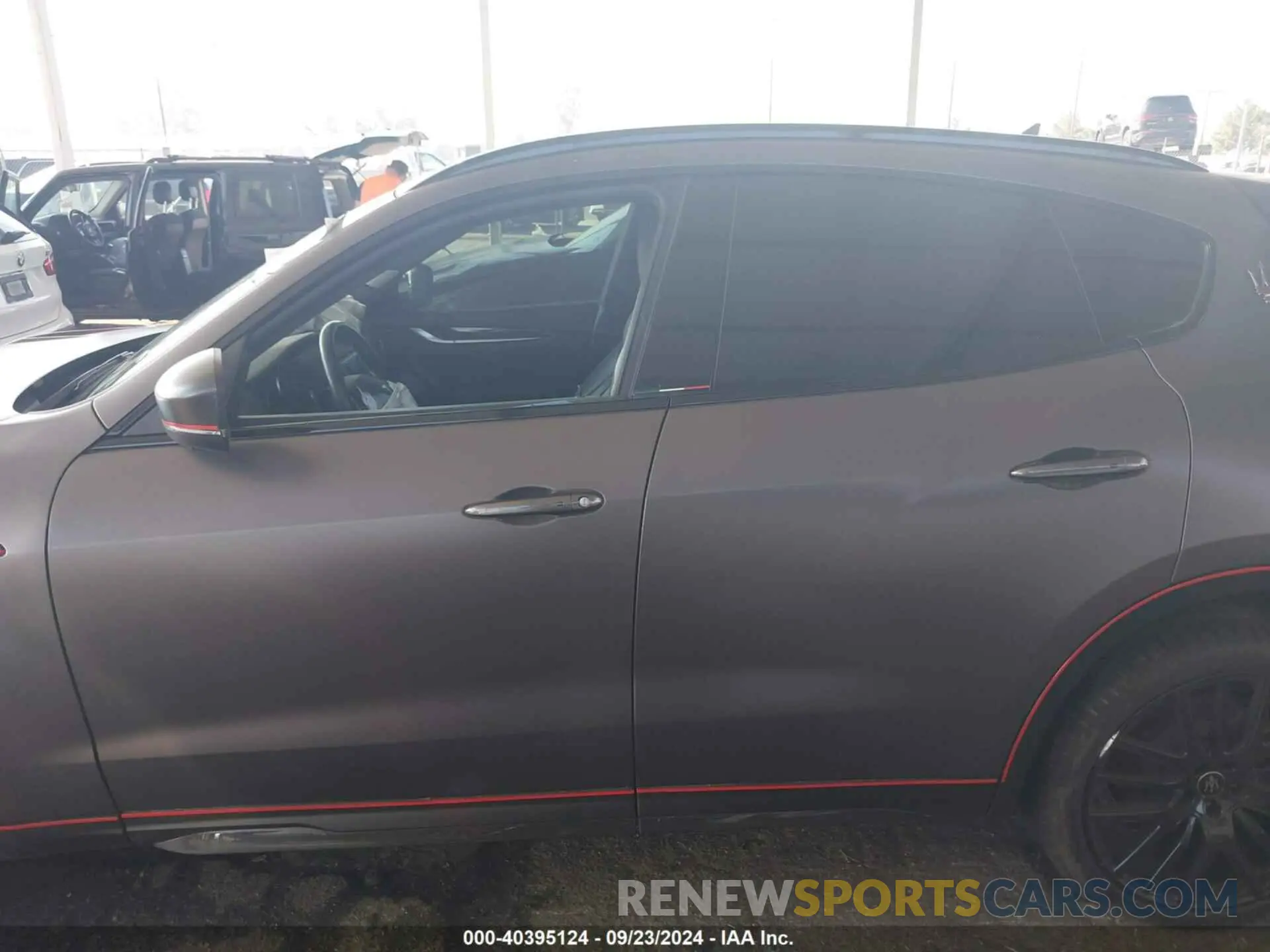 13 Photograph of a damaged car ZN661ZUT5NX384161 MASERATI LEVANTE 2022