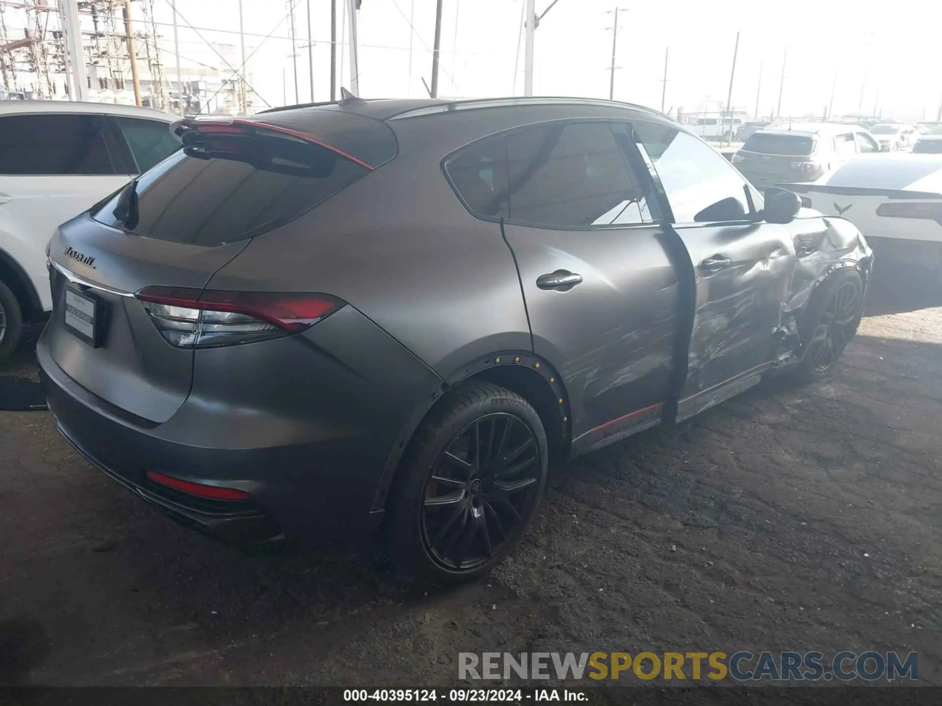 4 Photograph of a damaged car ZN661ZUT5NX384161 MASERATI LEVANTE 2022