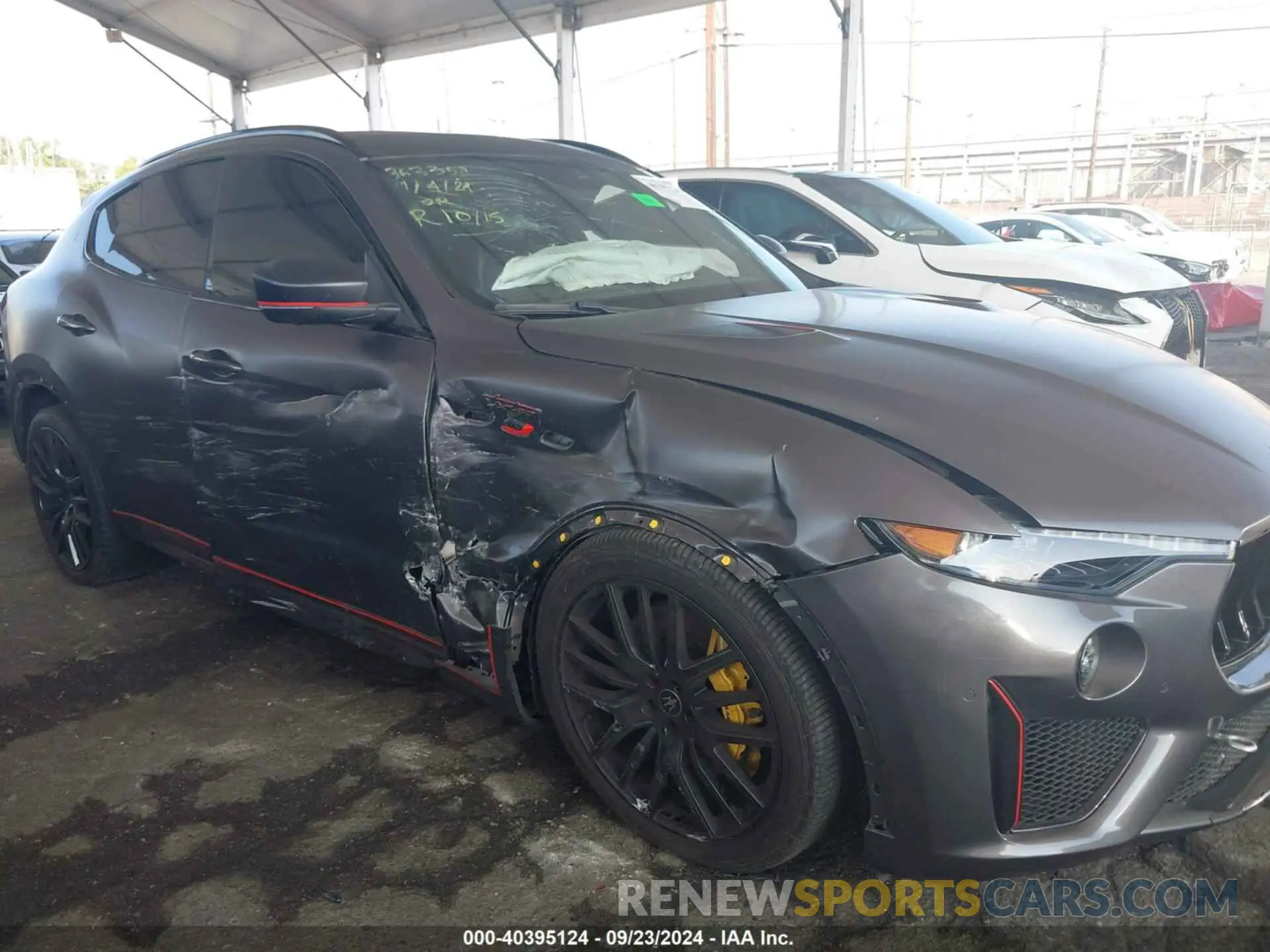 6 Photograph of a damaged car ZN661ZUT5NX384161 MASERATI LEVANTE 2022