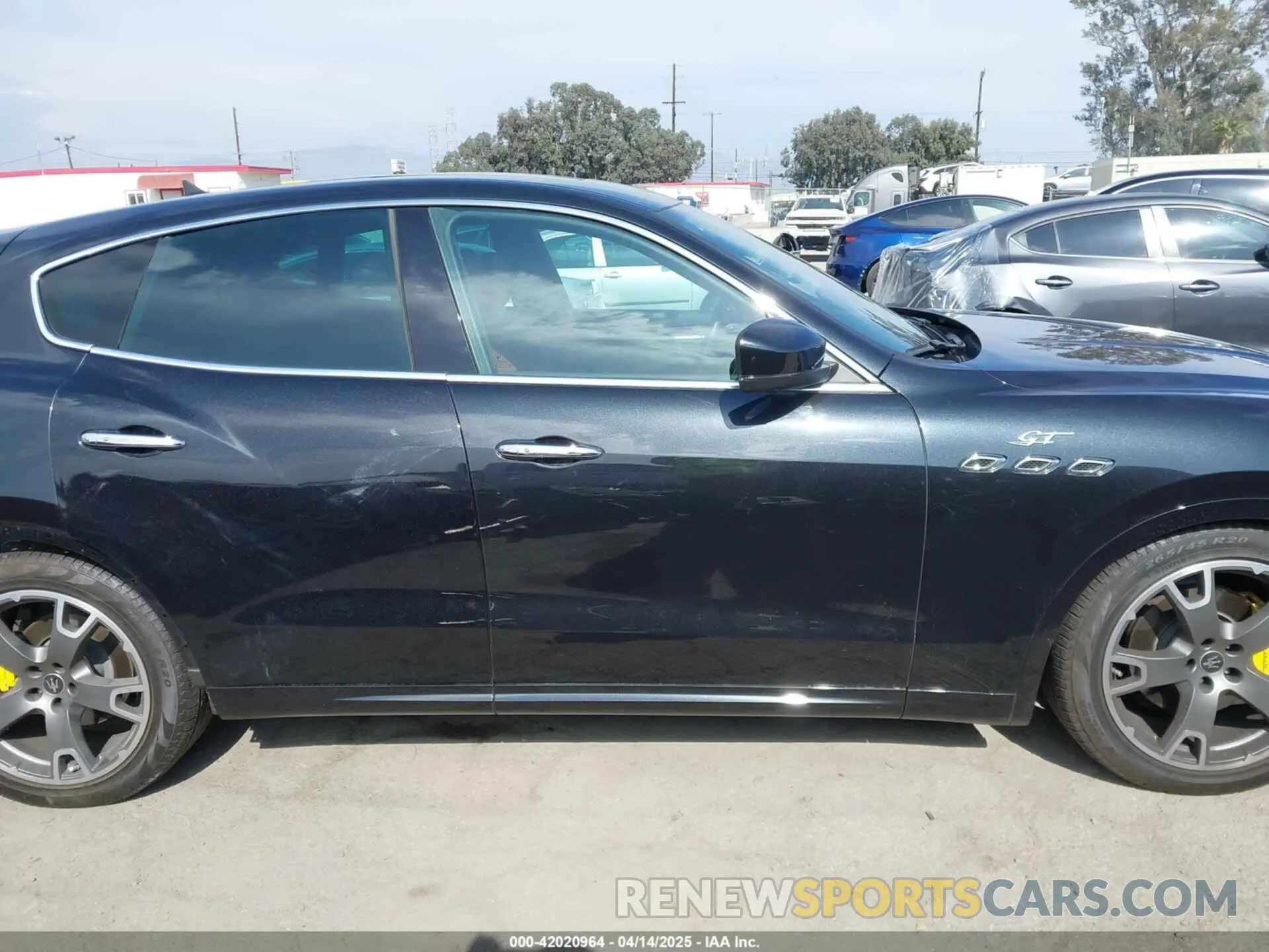 14 Photograph of a damaged car ZN661XUA0PX439248 MASERATI LEVANTE 2023